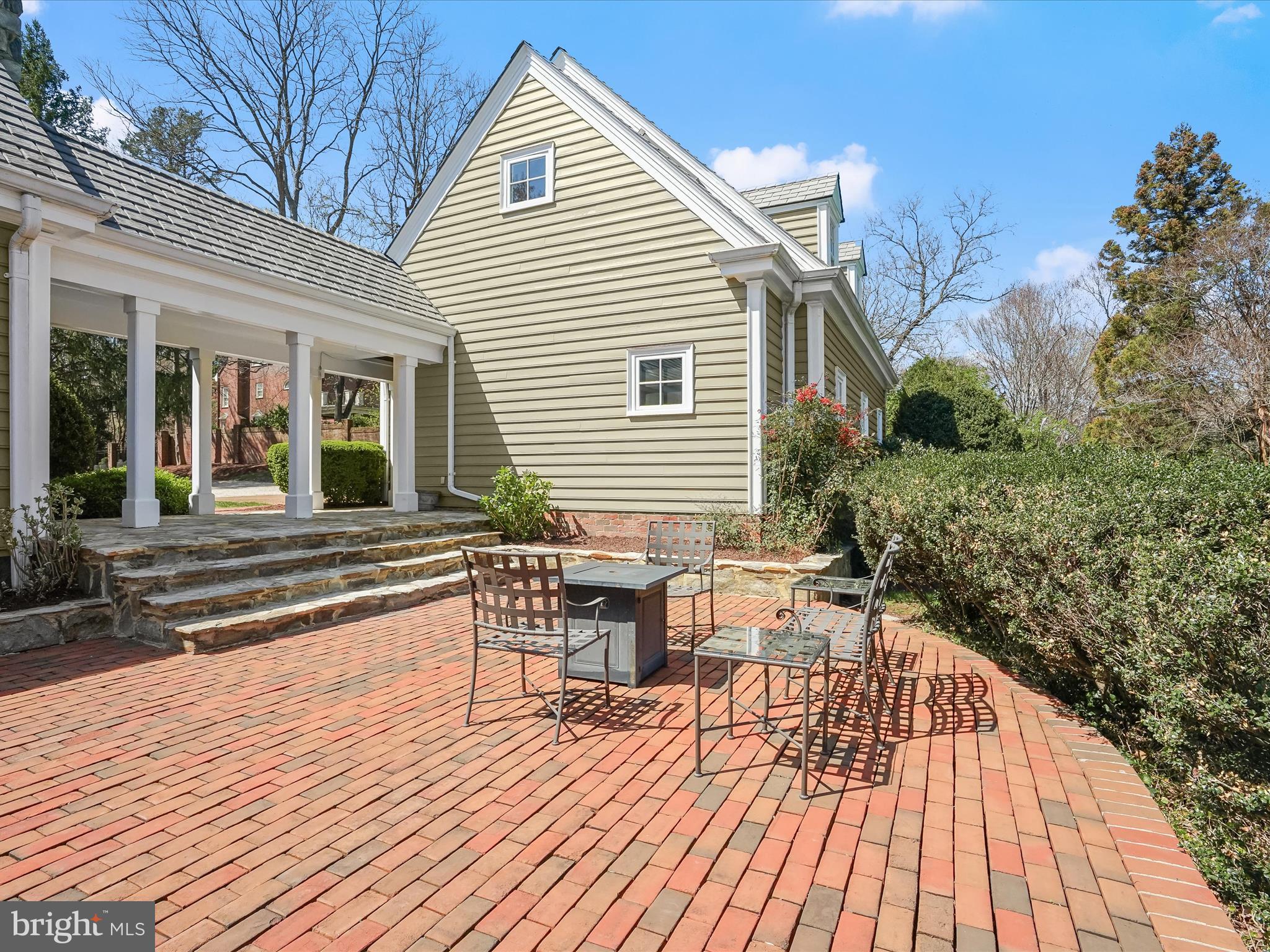 WOODSIDE ESTATES - Residential