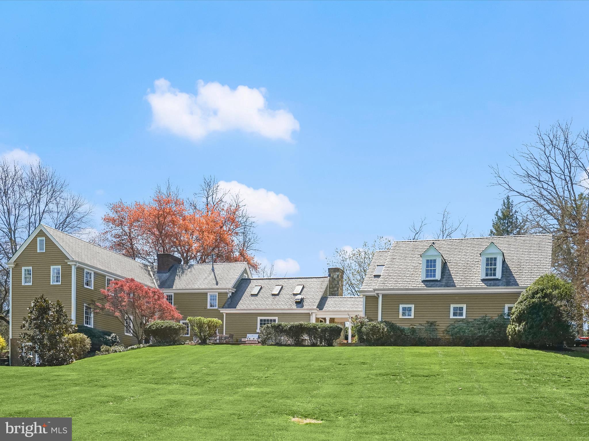 WOODSIDE ESTATES - Residential