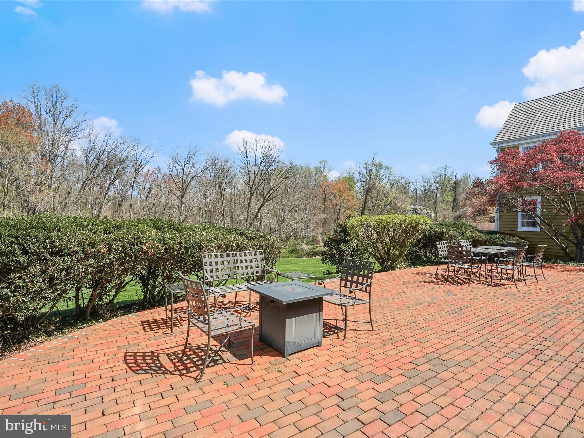 WOODSIDE ESTATES - Residential