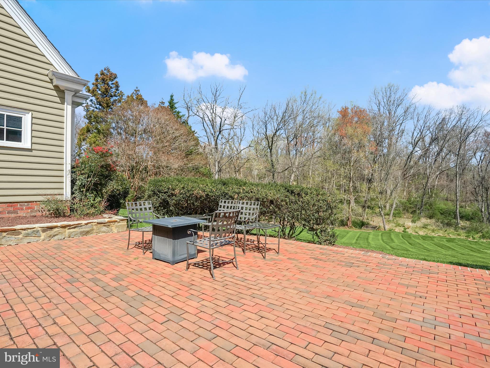 WOODSIDE ESTATES - Residential