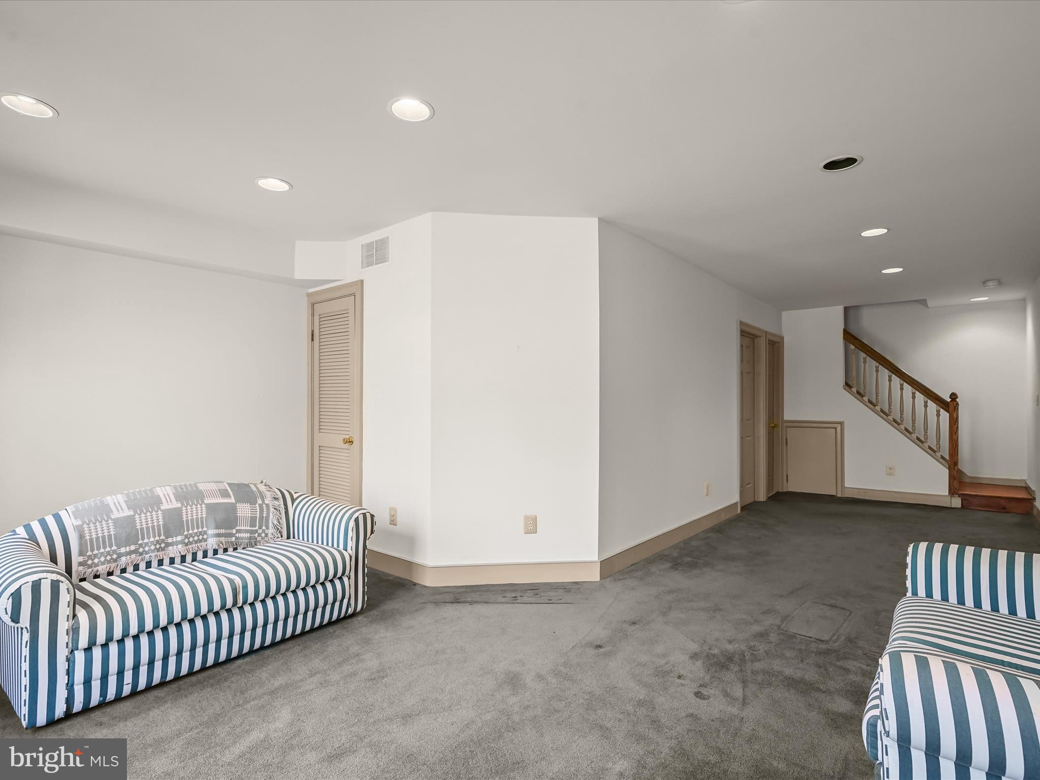 WOODSIDE ESTATES - Residential