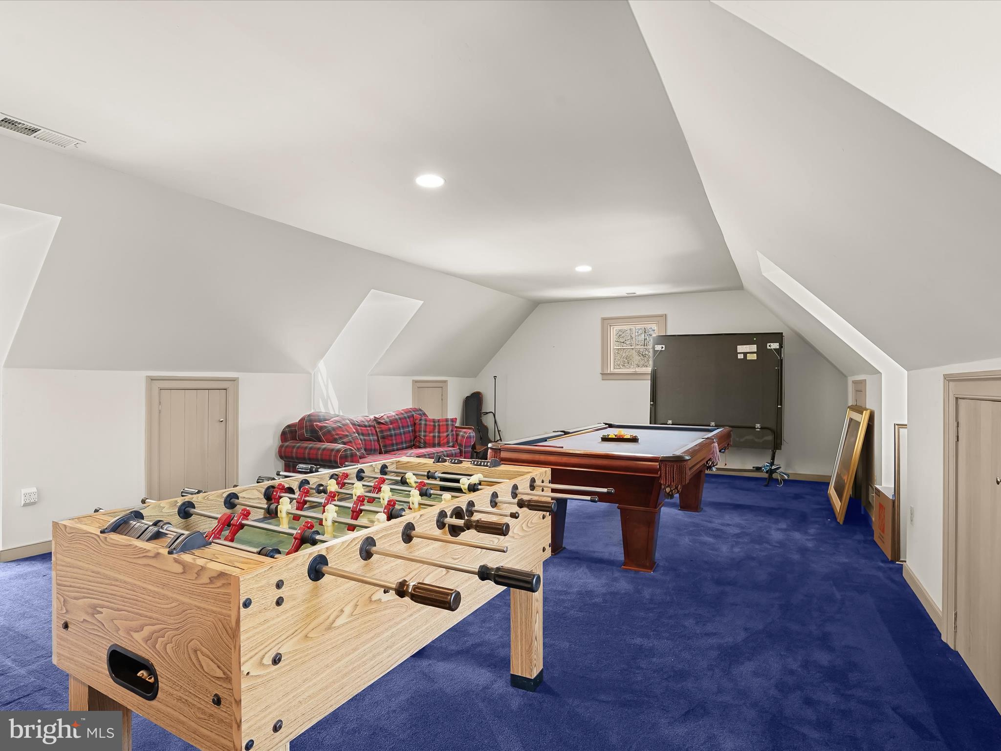 WOODSIDE ESTATES - Residential