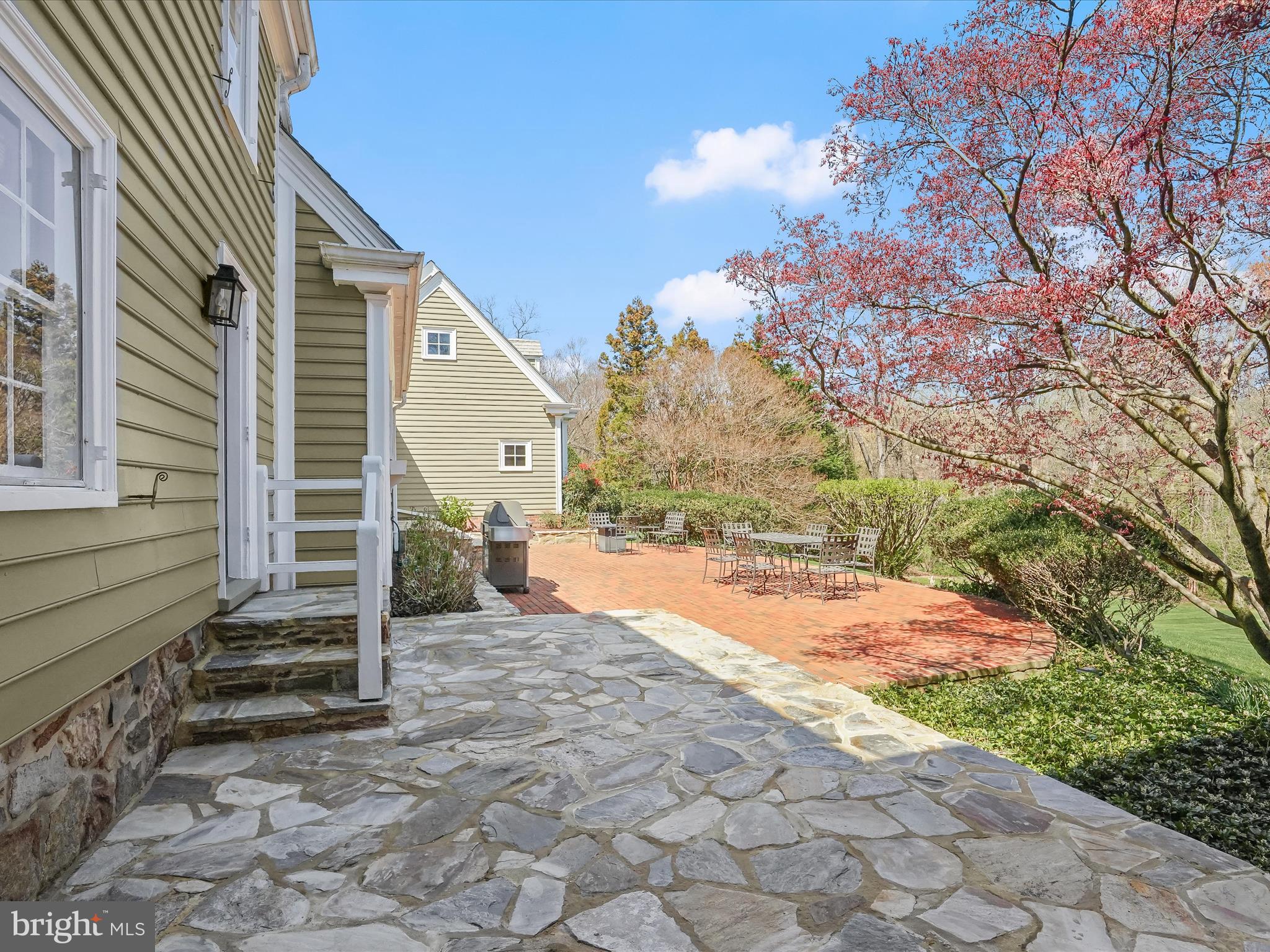 WOODSIDE ESTATES - Residential