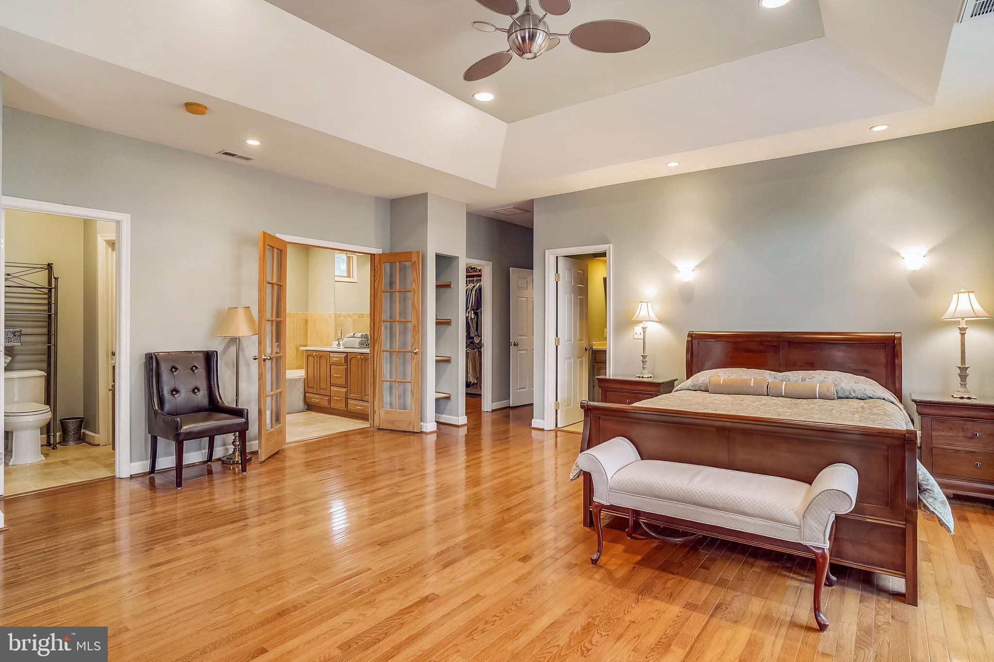 ROLLING KNOLLS - Residential