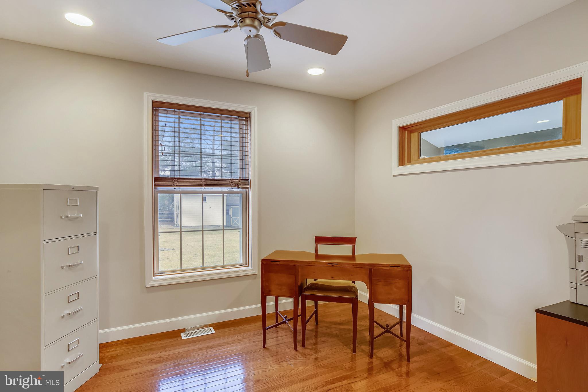 ROLLING KNOLLS - Residential