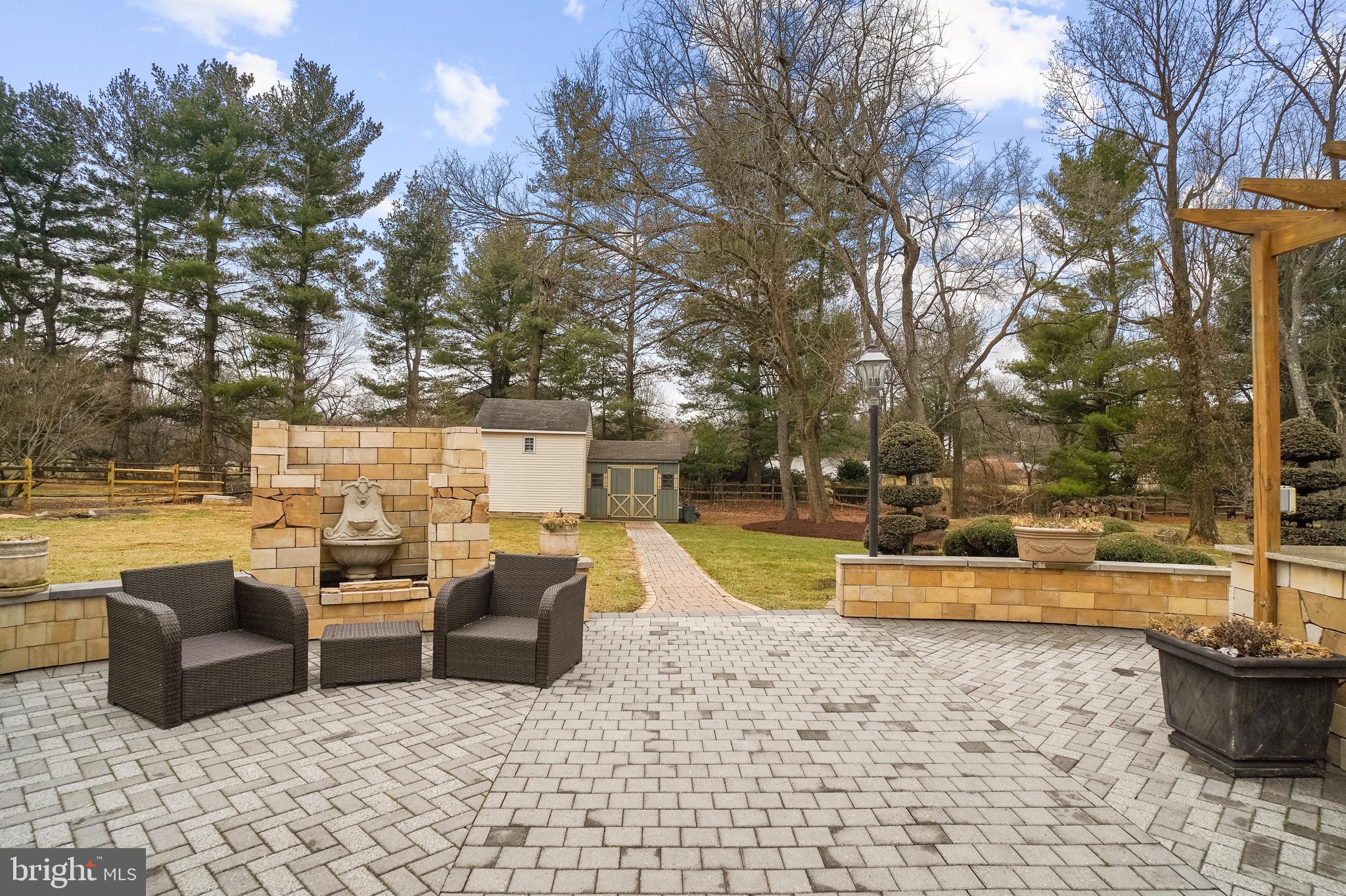 ROLLING KNOLLS - Residential