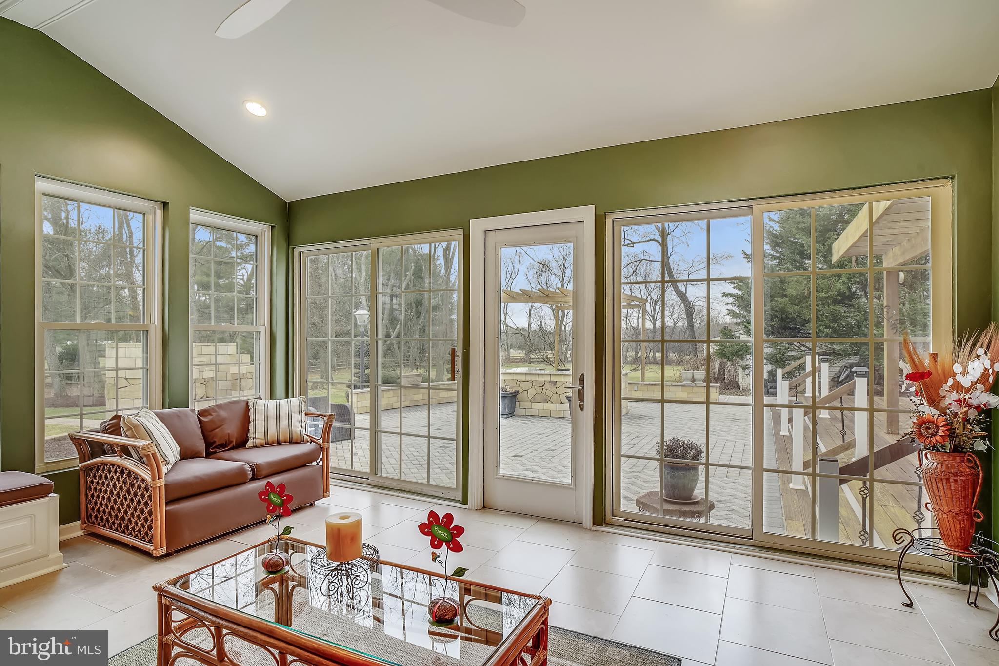 ROLLING KNOLLS - Residential