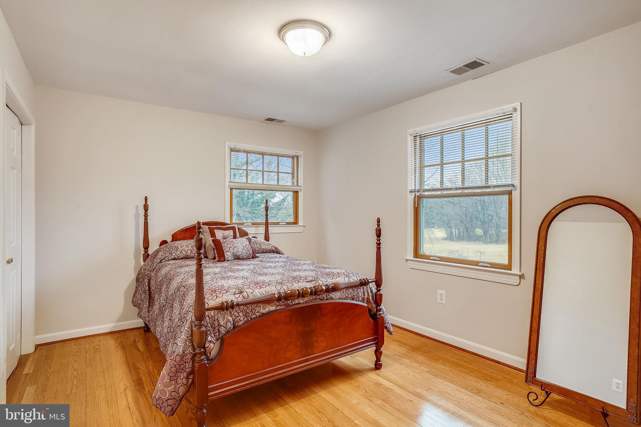 ROLLING KNOLLS - Residential