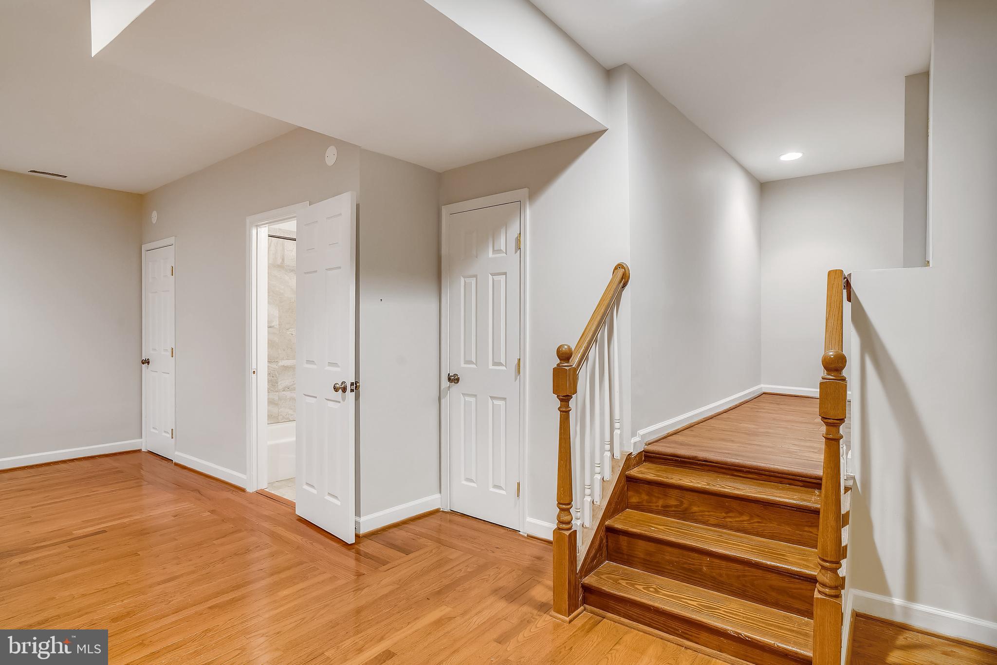 ROLLING KNOLLS - Residential