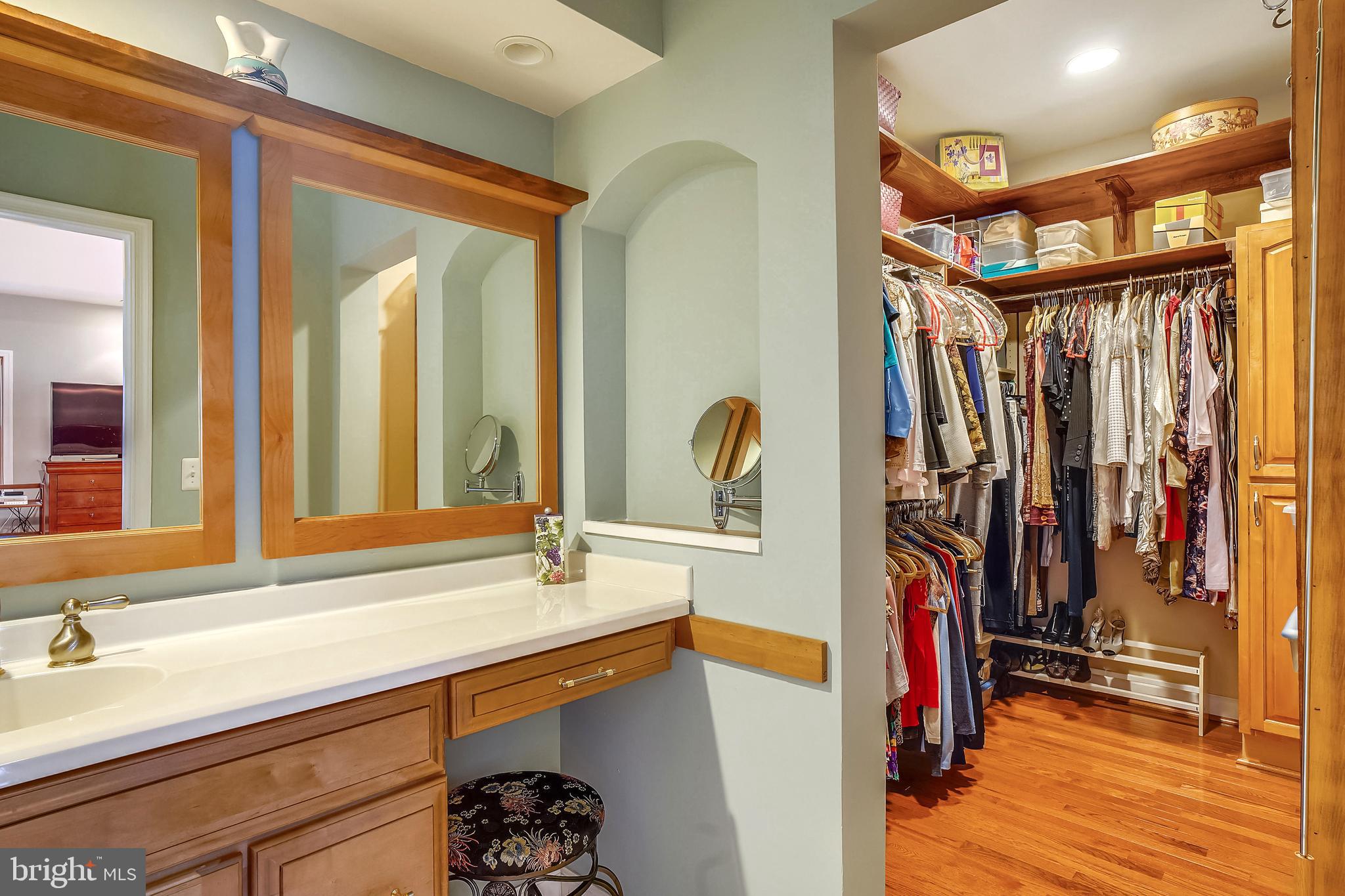 ROLLING KNOLLS - Residential