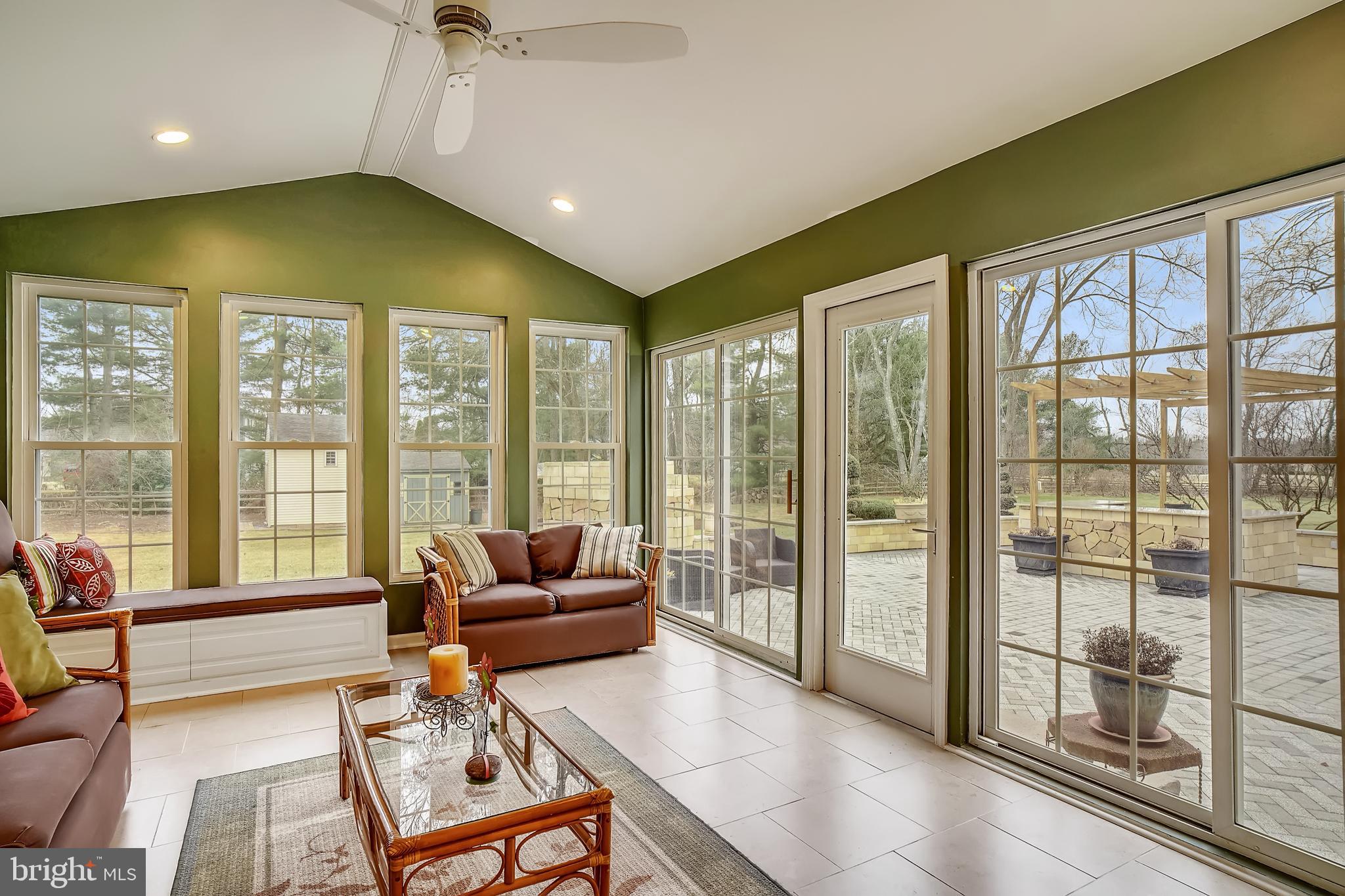 ROLLING KNOLLS - Residential