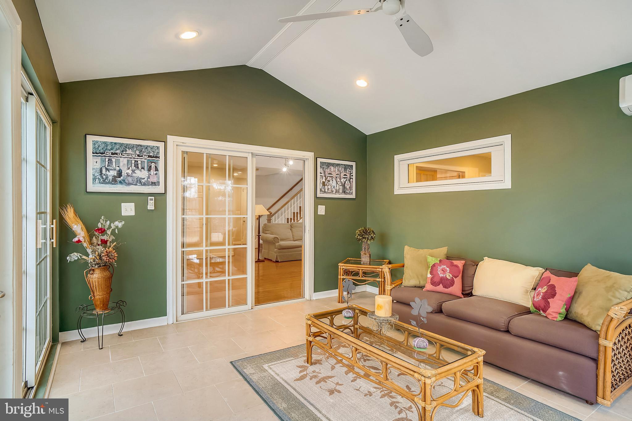 ROLLING KNOLLS - Residential