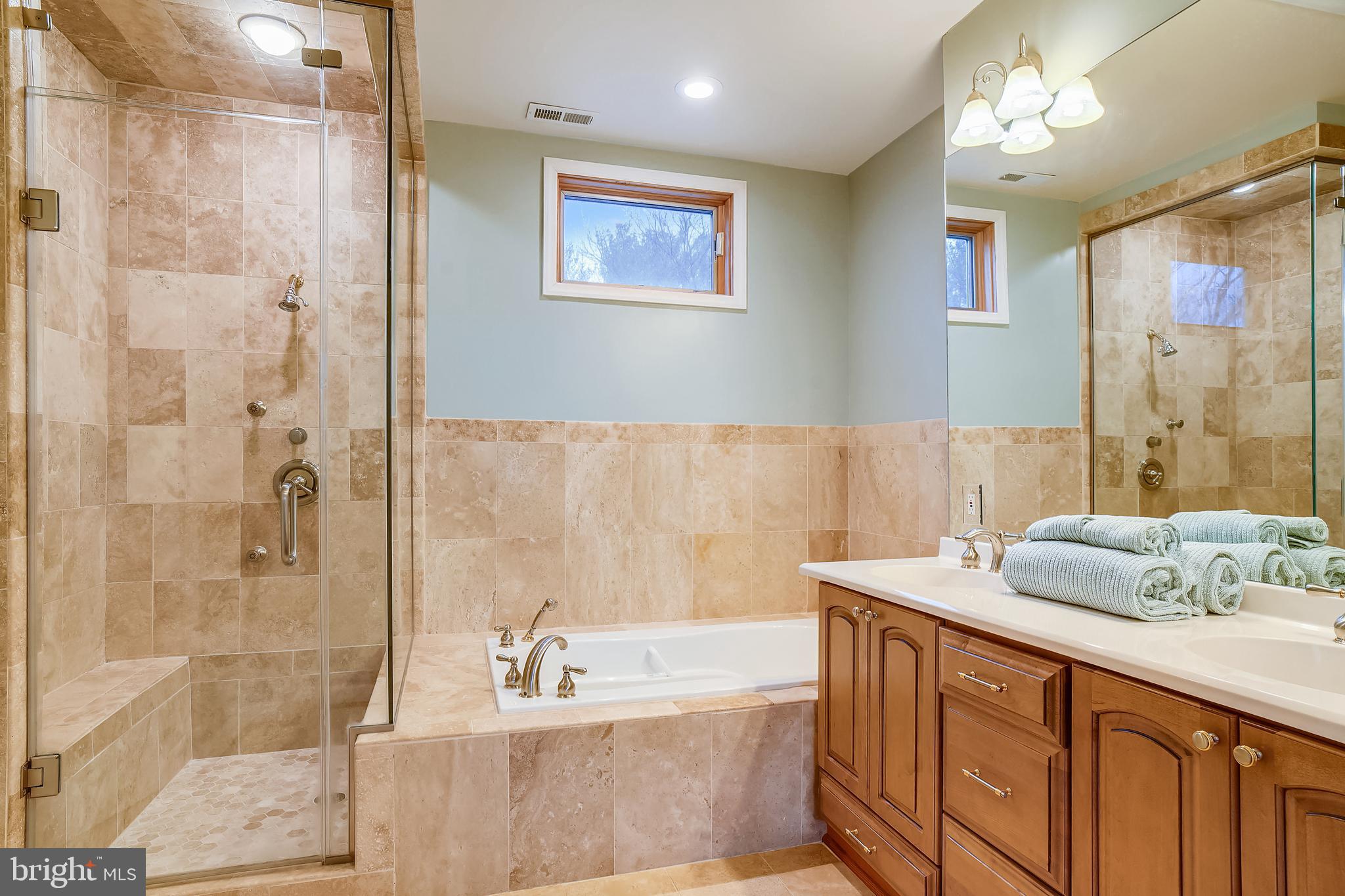 ROLLING KNOLLS - Residential