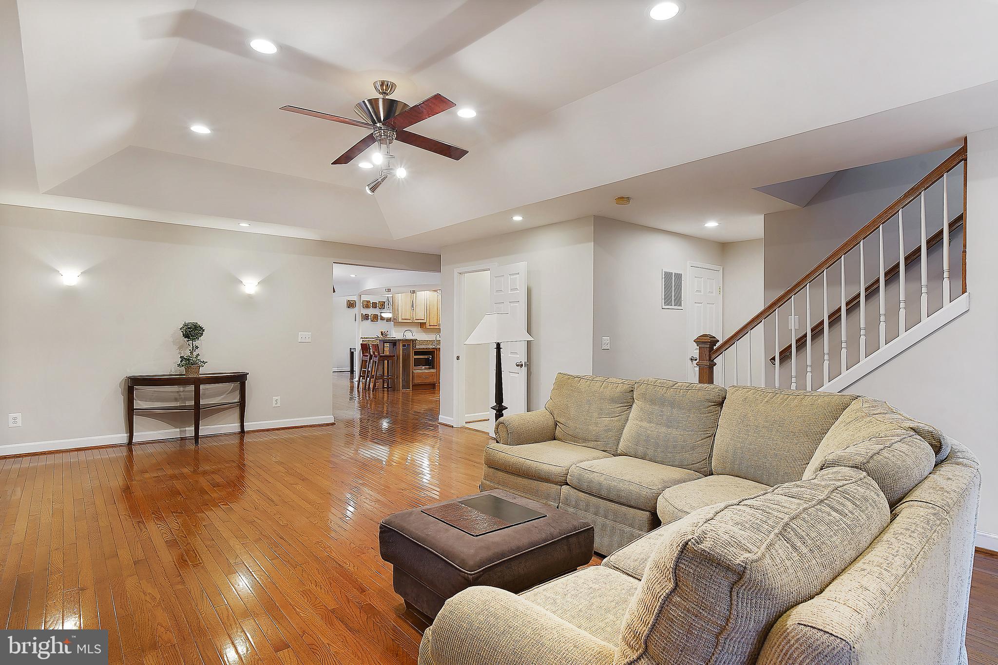 ROLLING KNOLLS - Residential