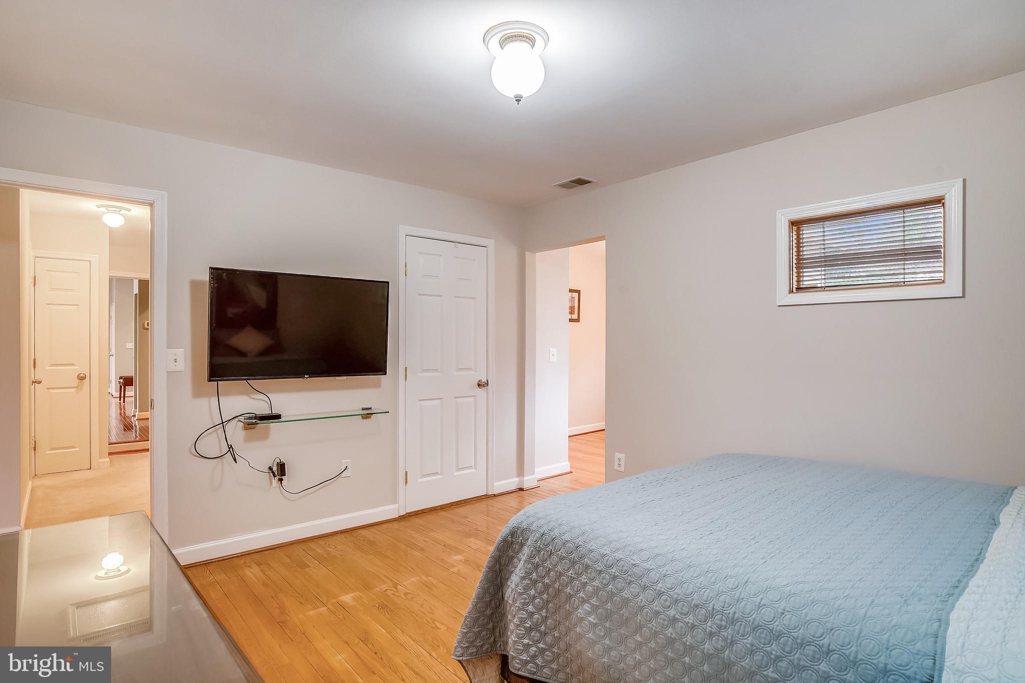 ROLLING KNOLLS - Residential