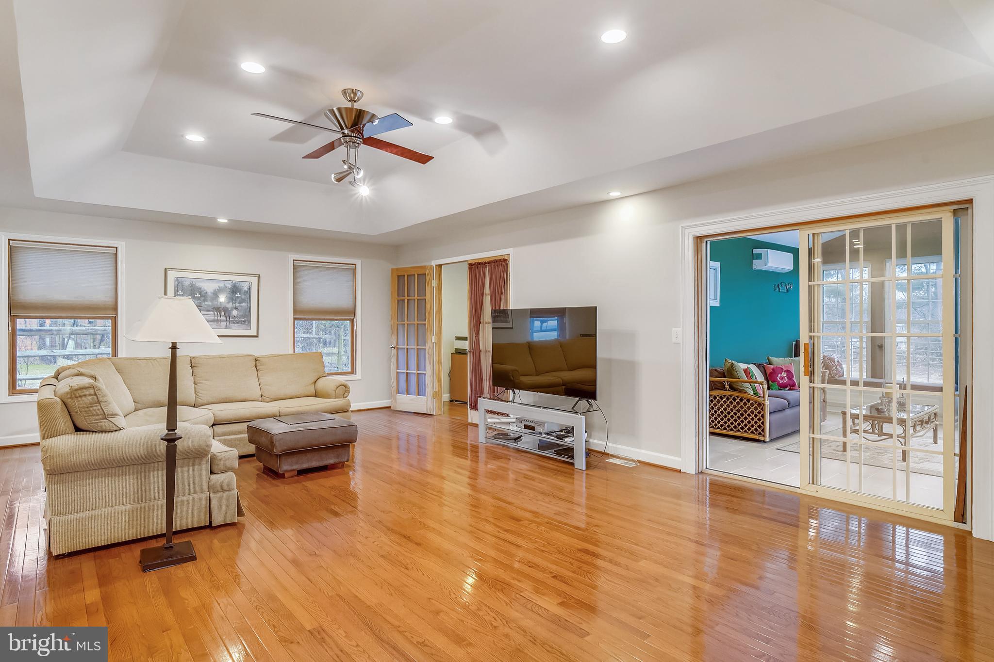 ROLLING KNOLLS - Residential