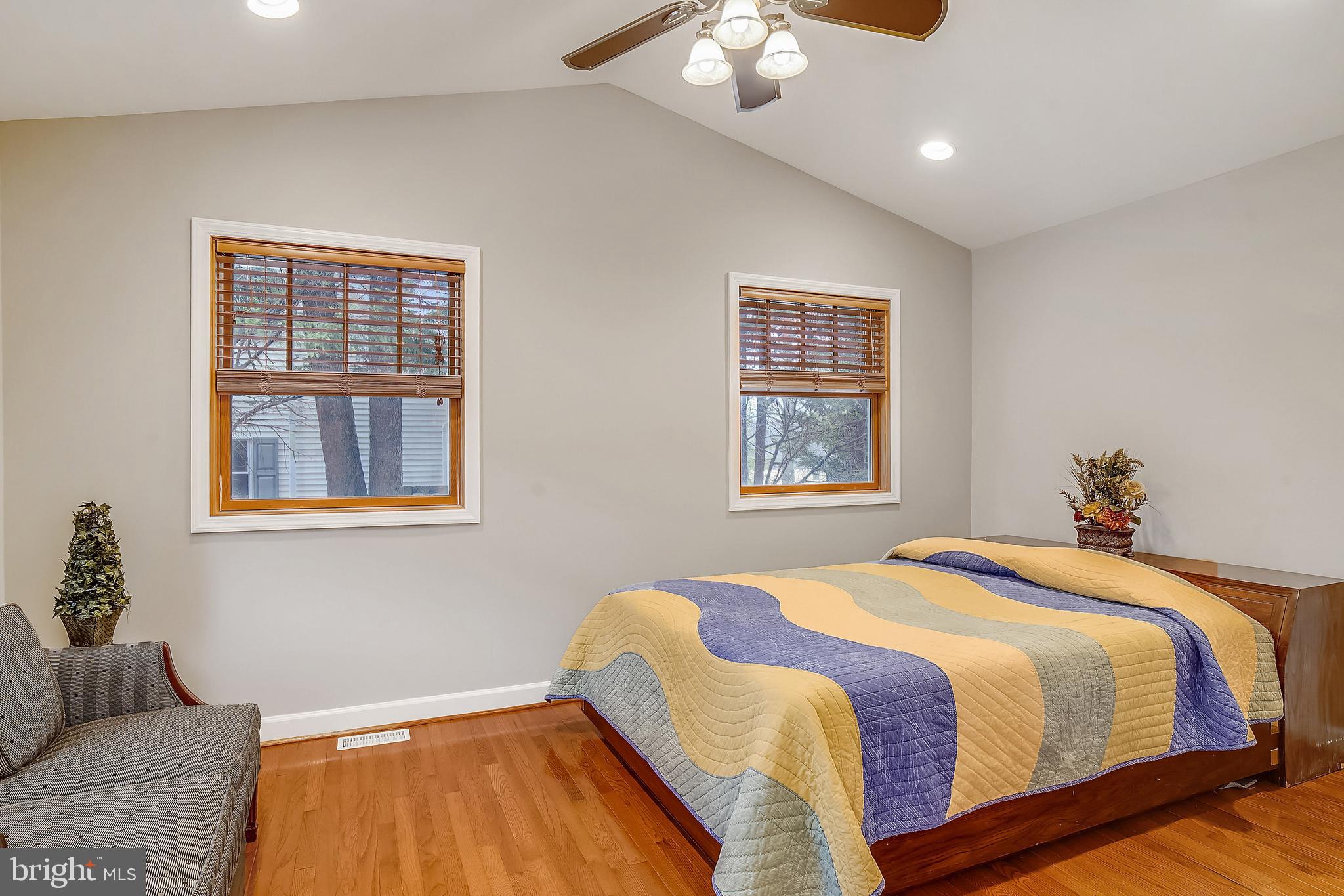 ROLLING KNOLLS - Residential