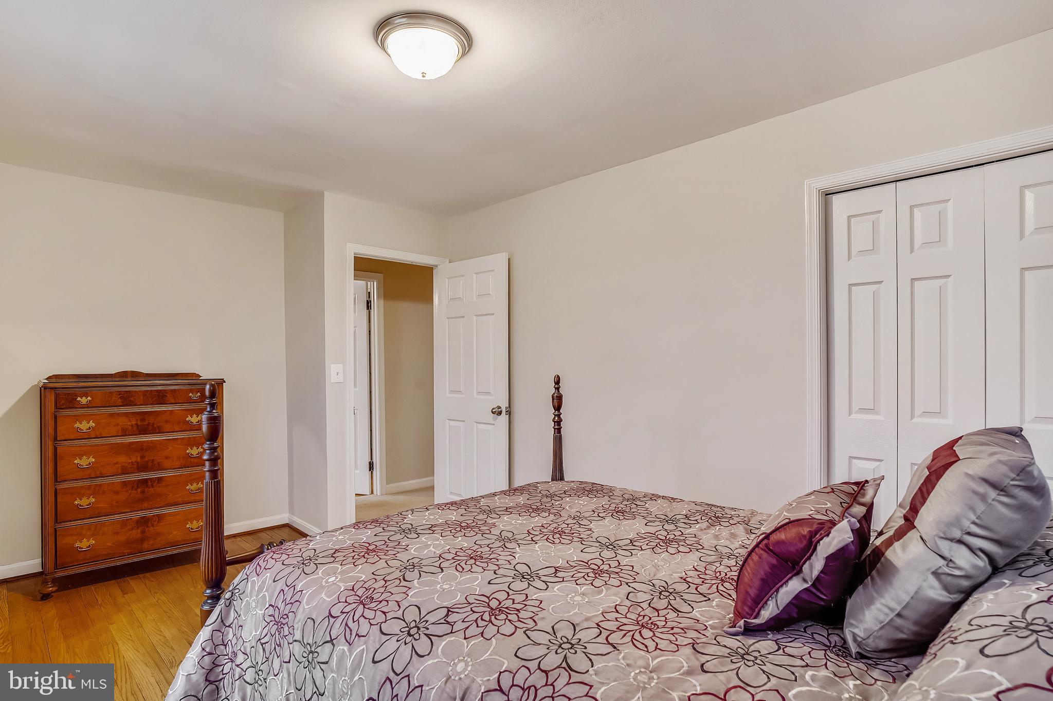 ROLLING KNOLLS - Residential