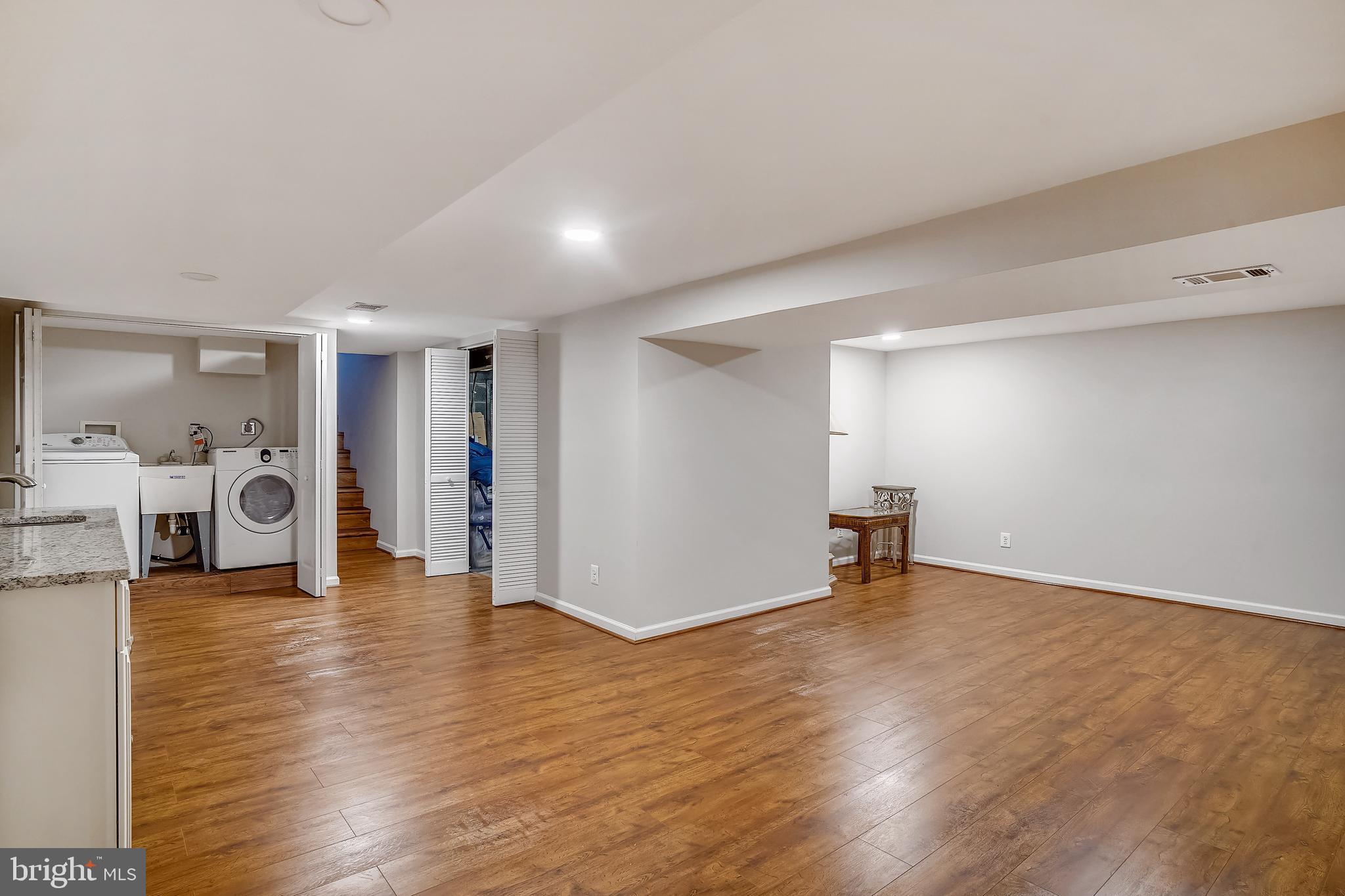 ROLLING KNOLLS - Residential