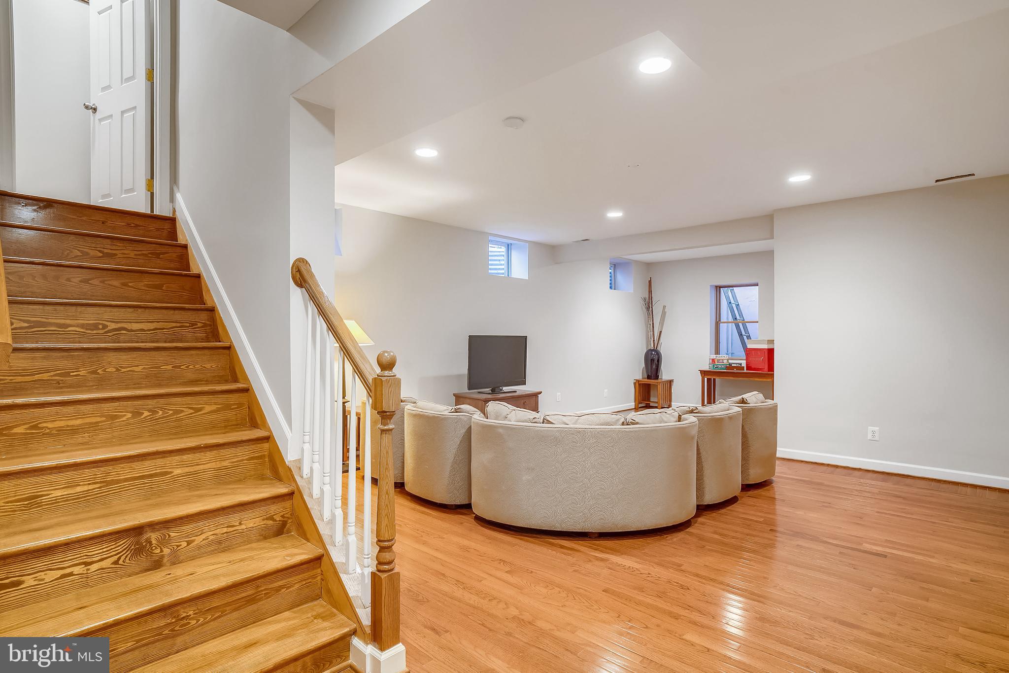 ROLLING KNOLLS - Residential