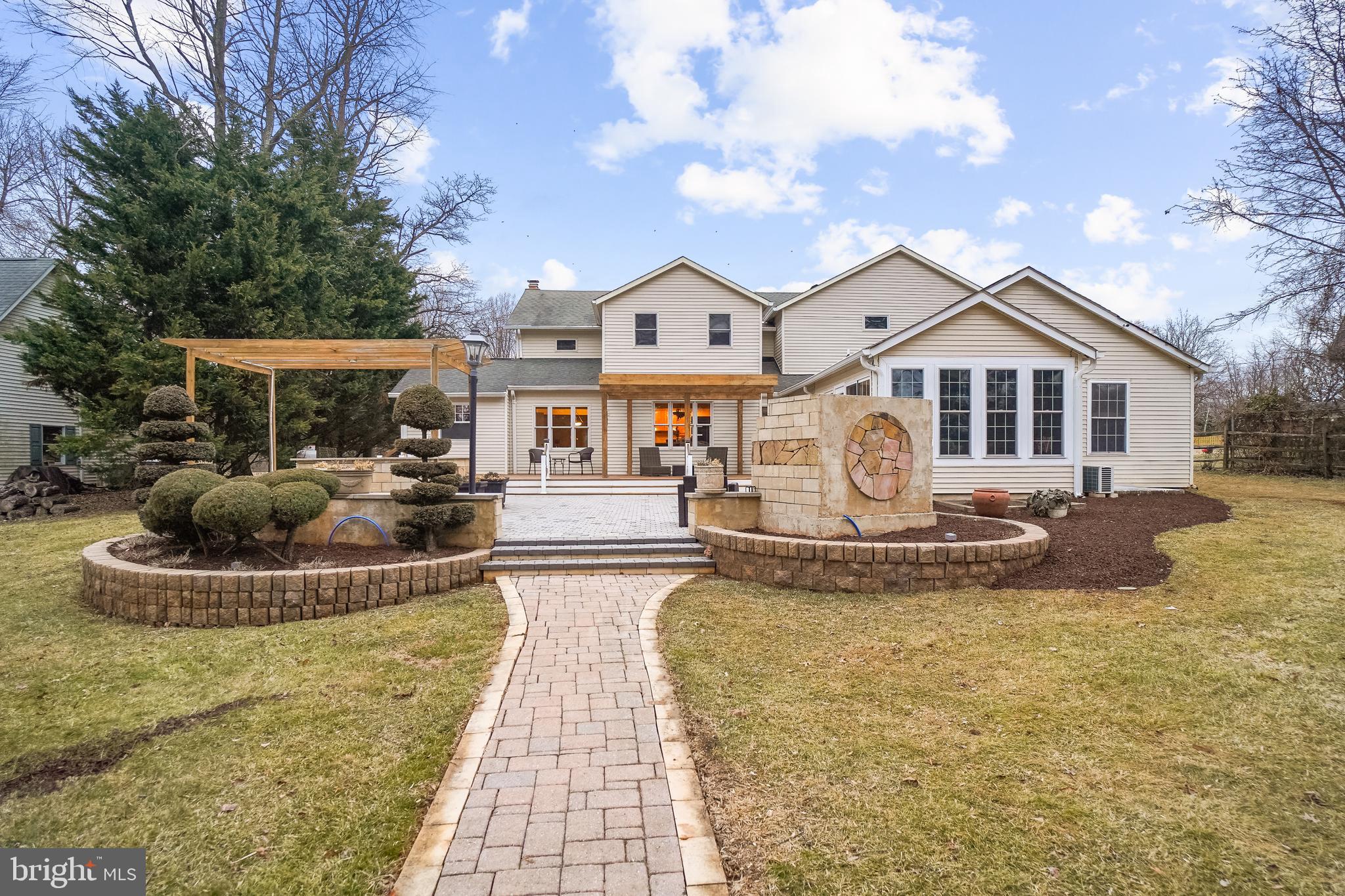 ROLLING KNOLLS - Residential