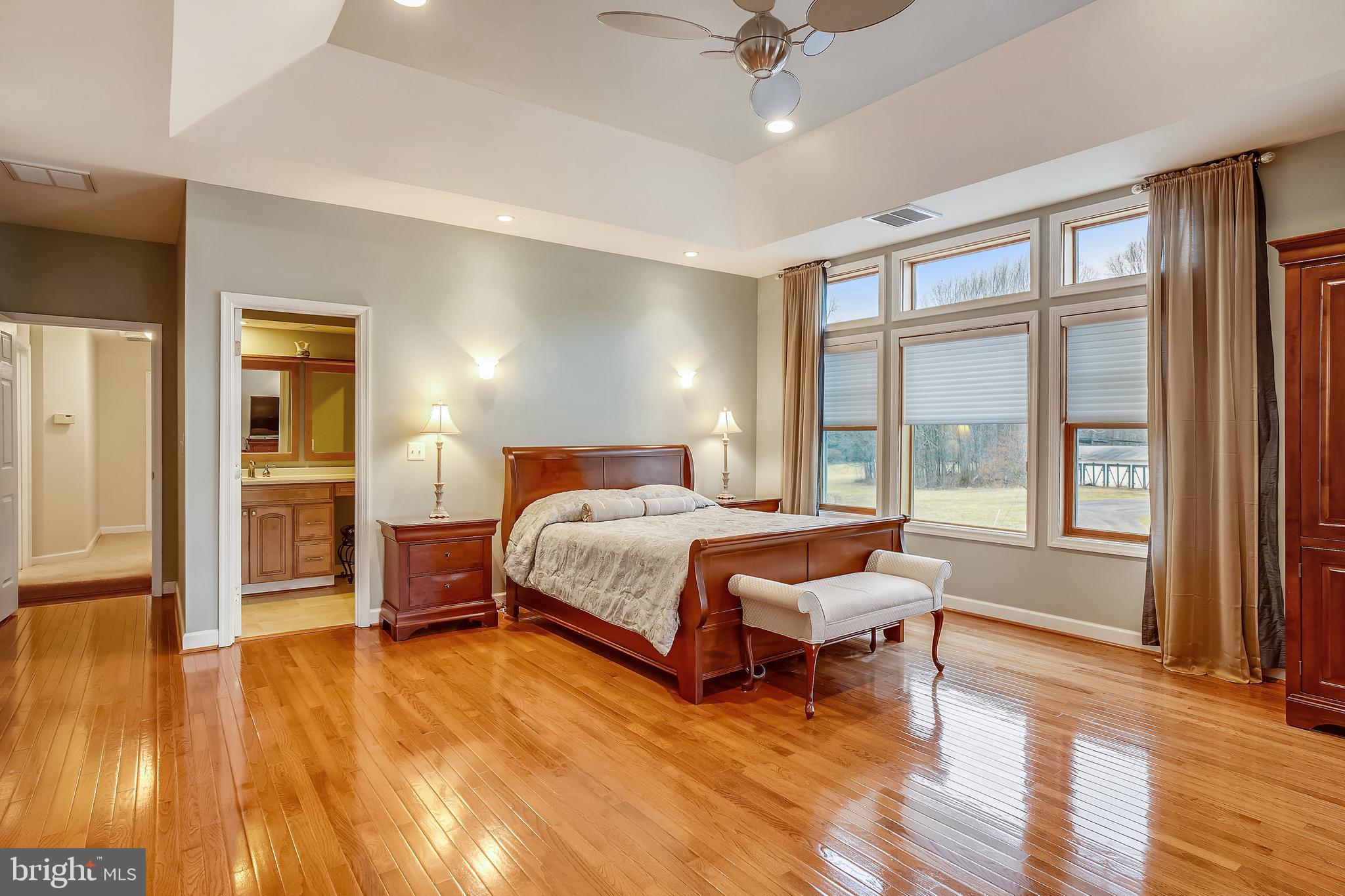 ROLLING KNOLLS - Residential