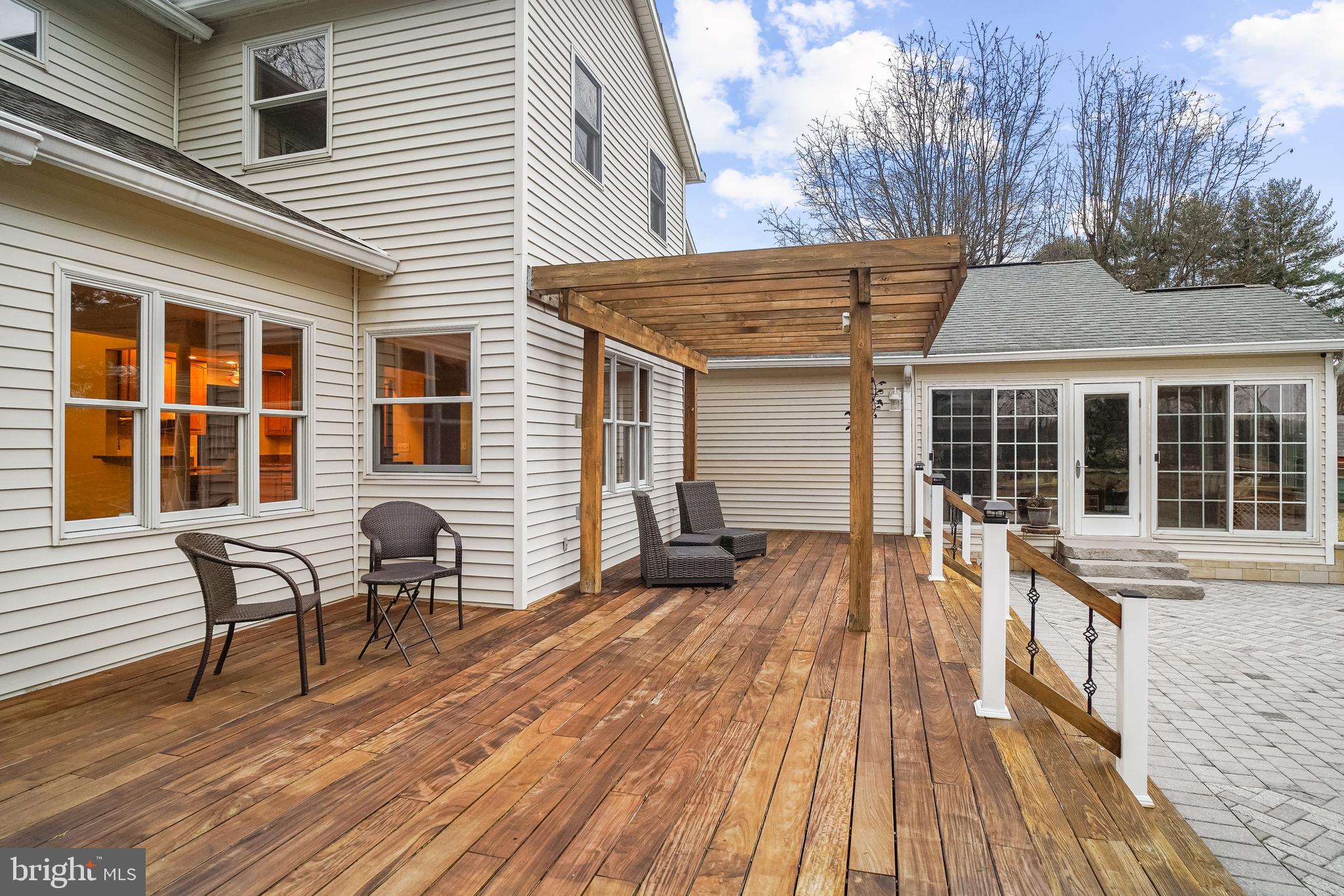 ROLLING KNOLLS - Residential