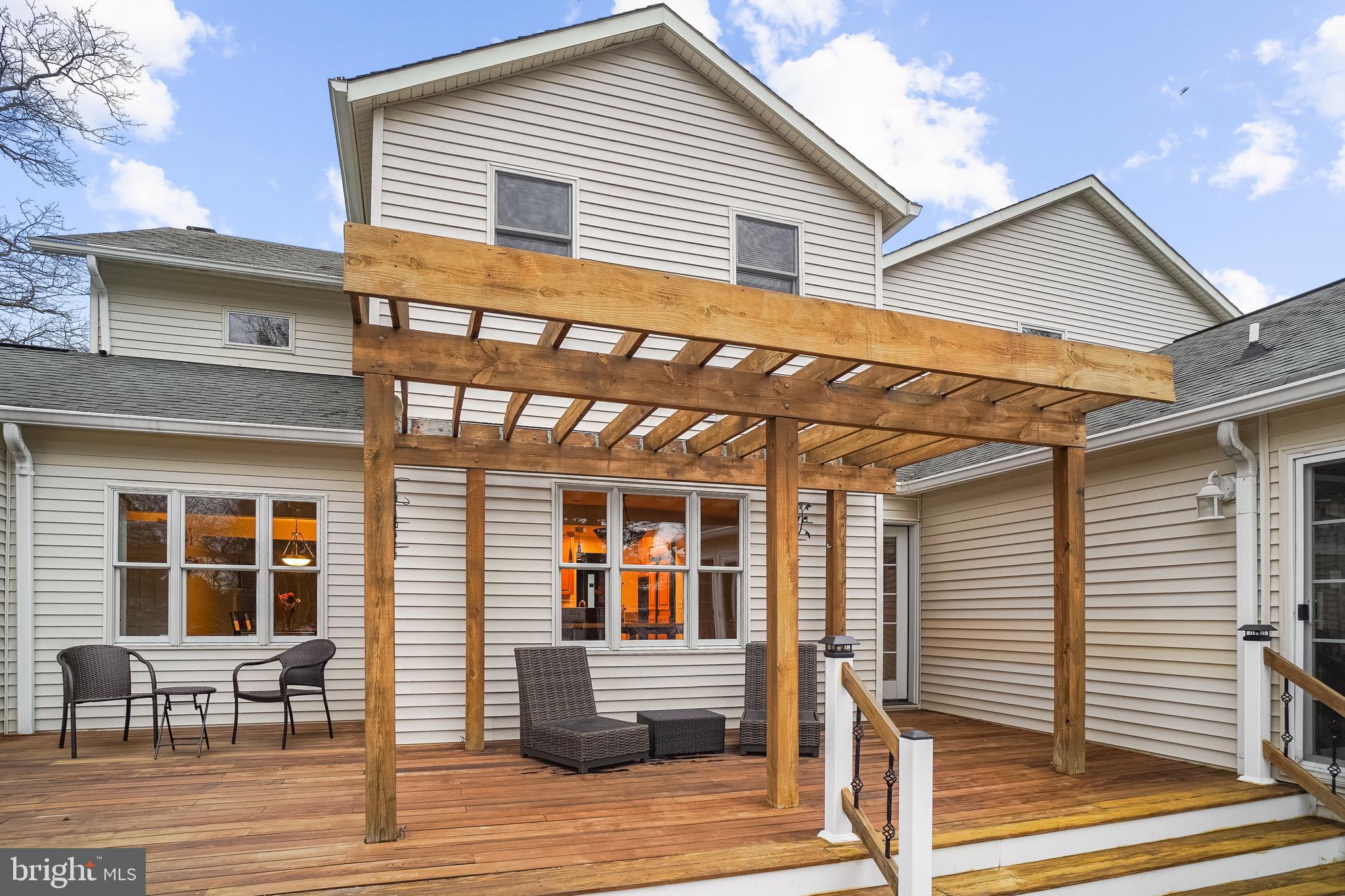 ROLLING KNOLLS - Residential