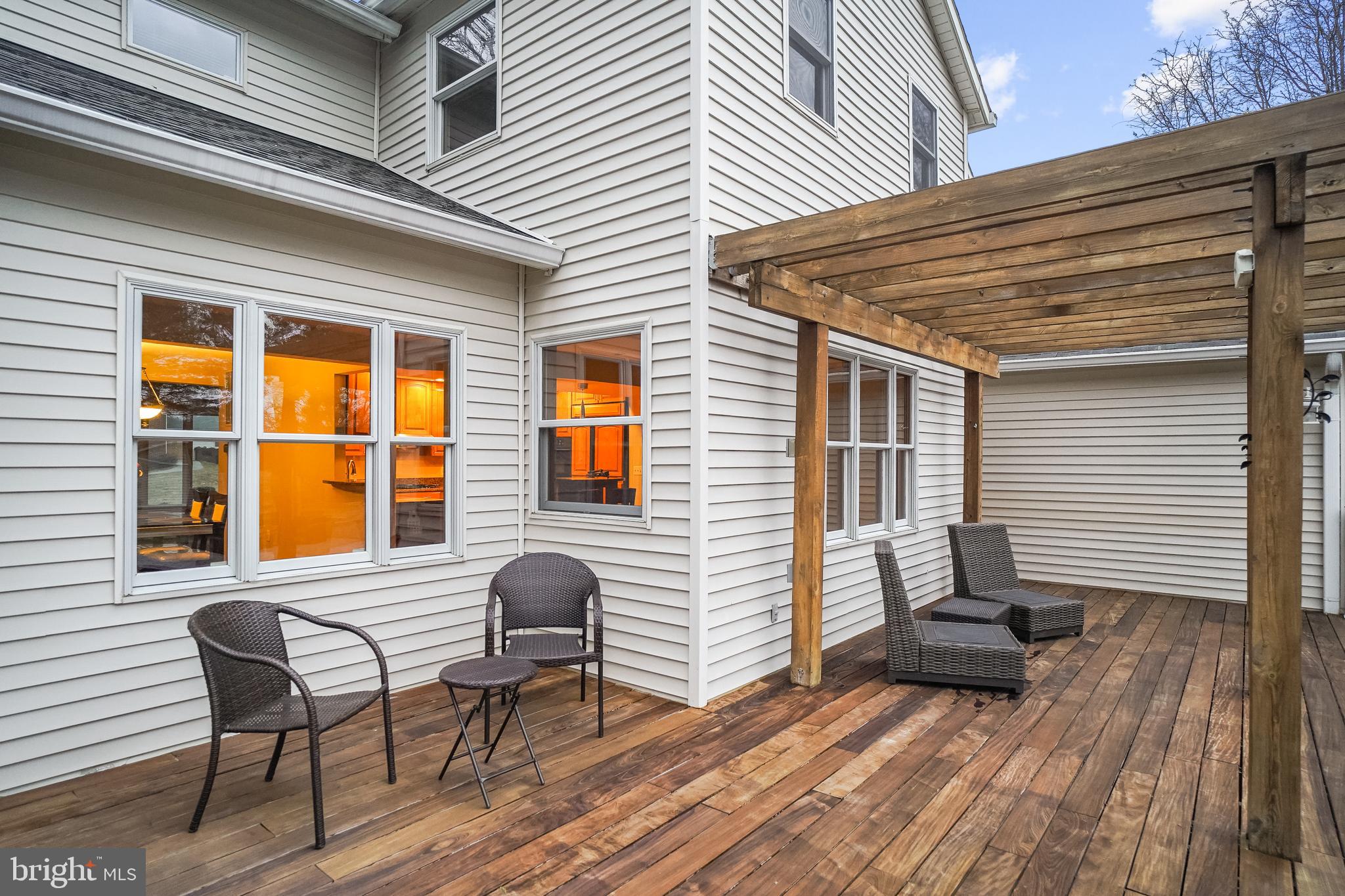 ROLLING KNOLLS - Residential