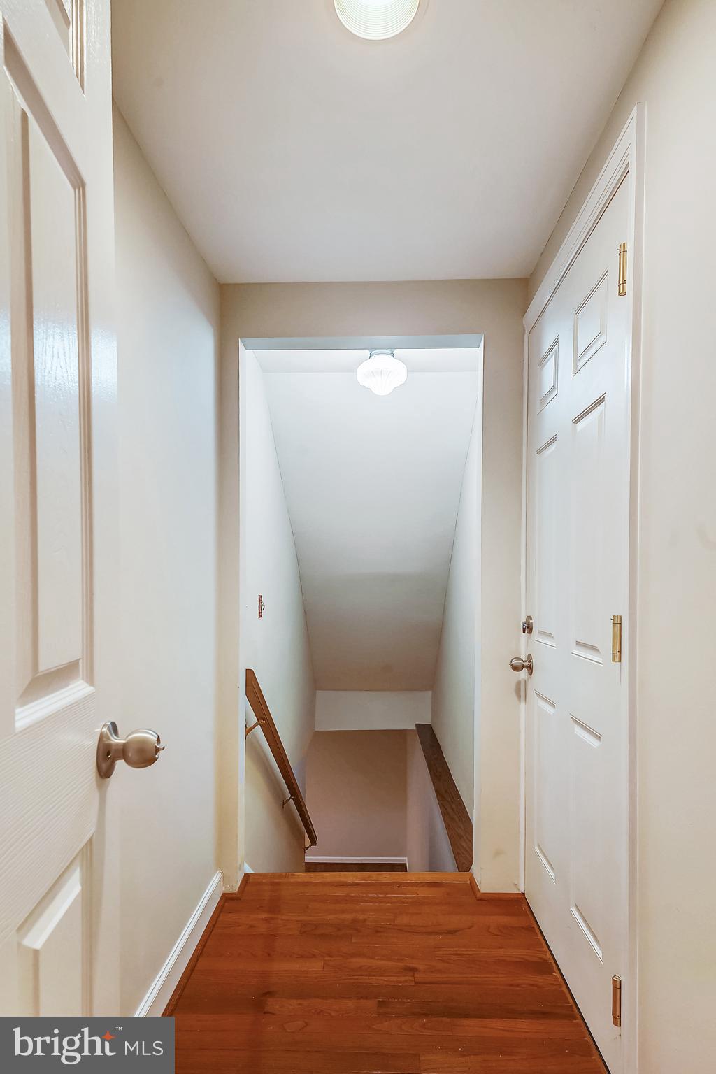 ROLLING KNOLLS - Residential