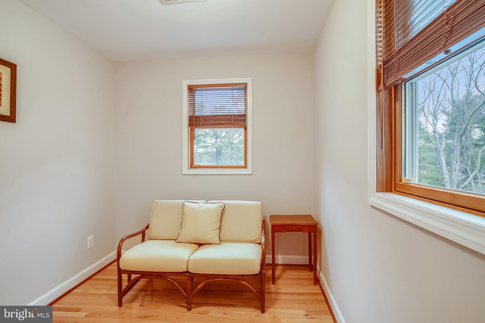 ROLLING KNOLLS - Residential