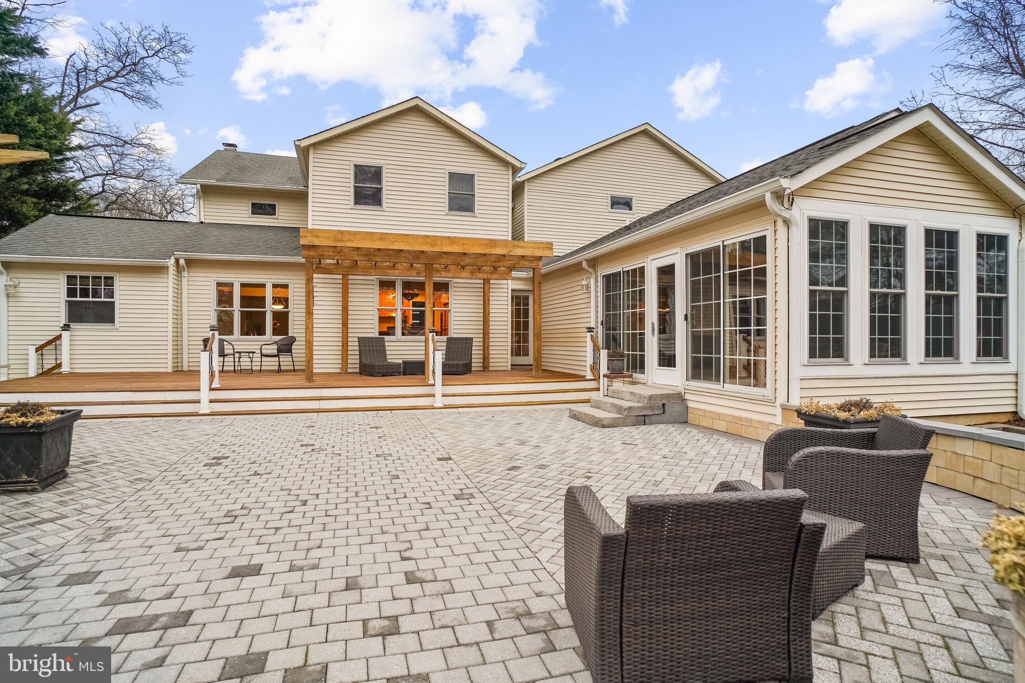 ROLLING KNOLLS - Residential