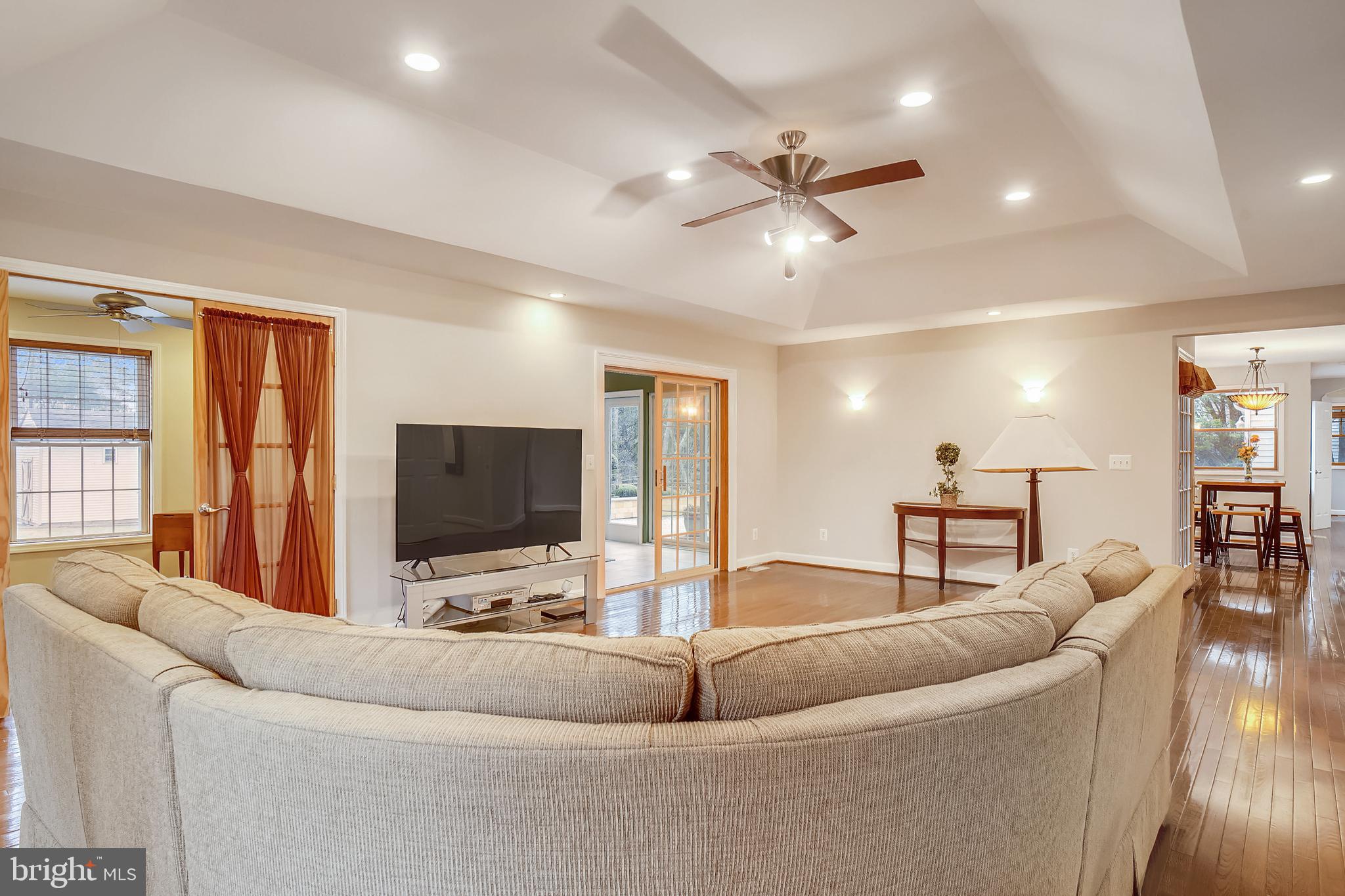 ROLLING KNOLLS - Residential