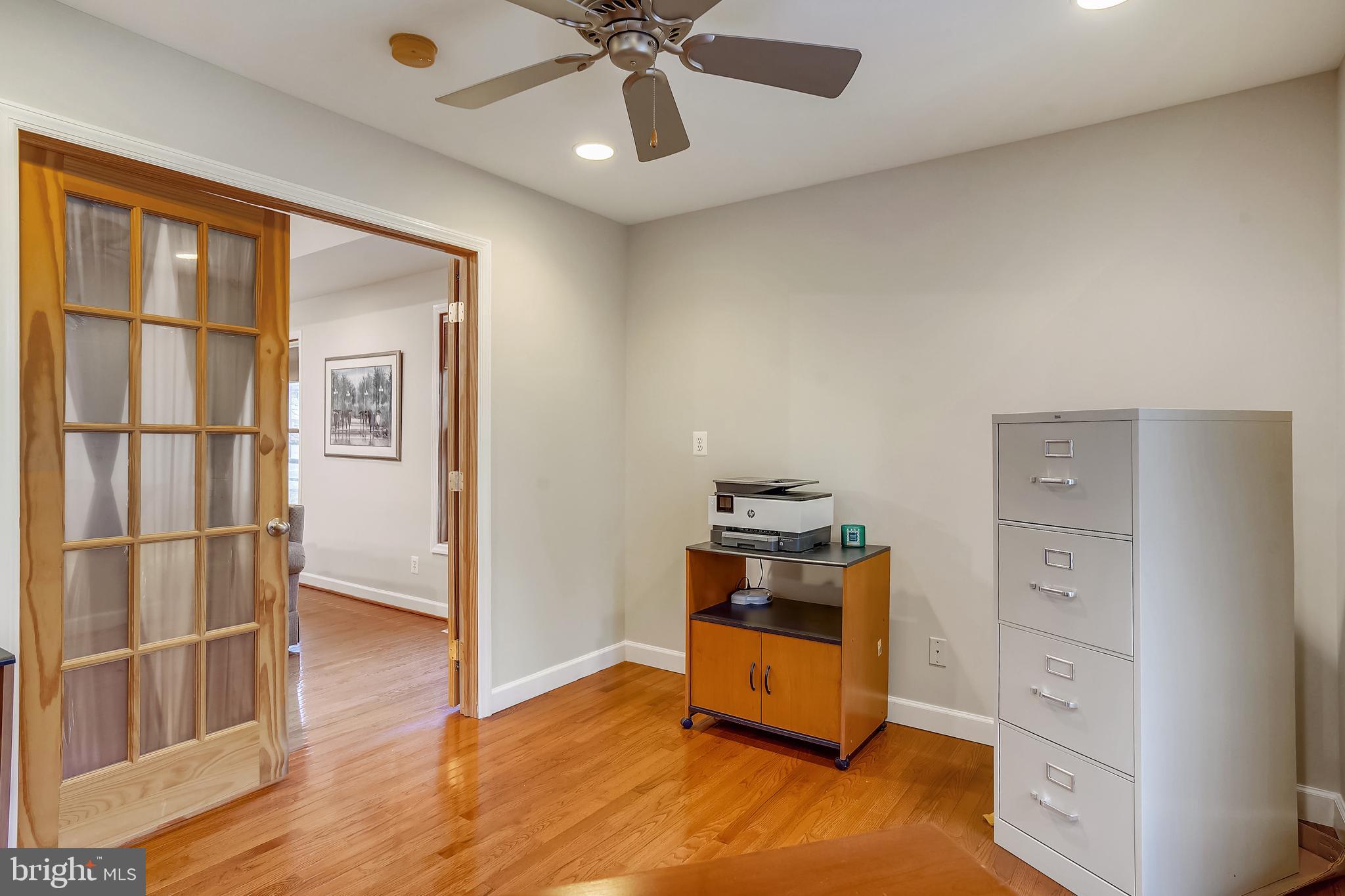 ROLLING KNOLLS - Residential