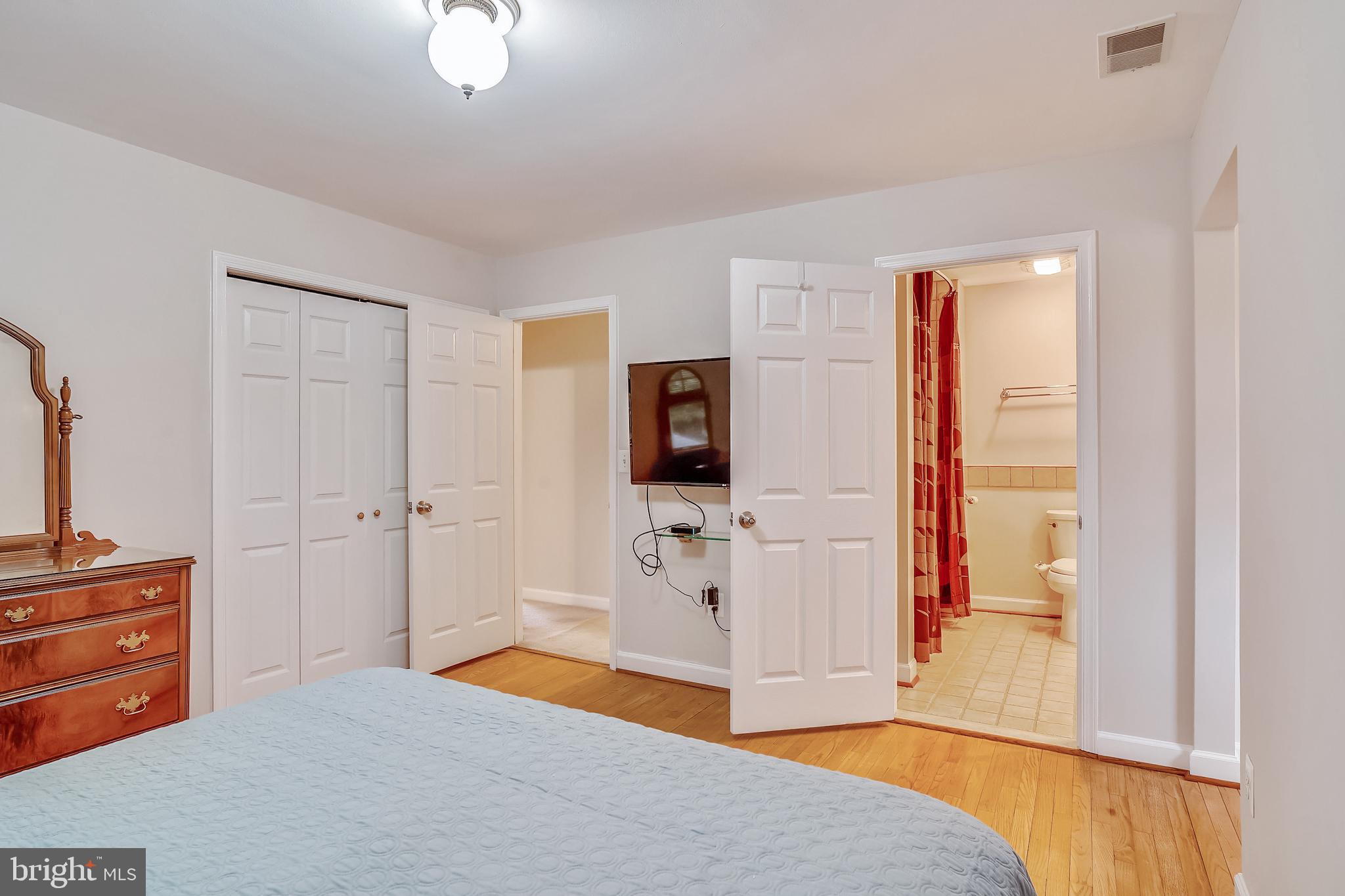 ROLLING KNOLLS - Residential