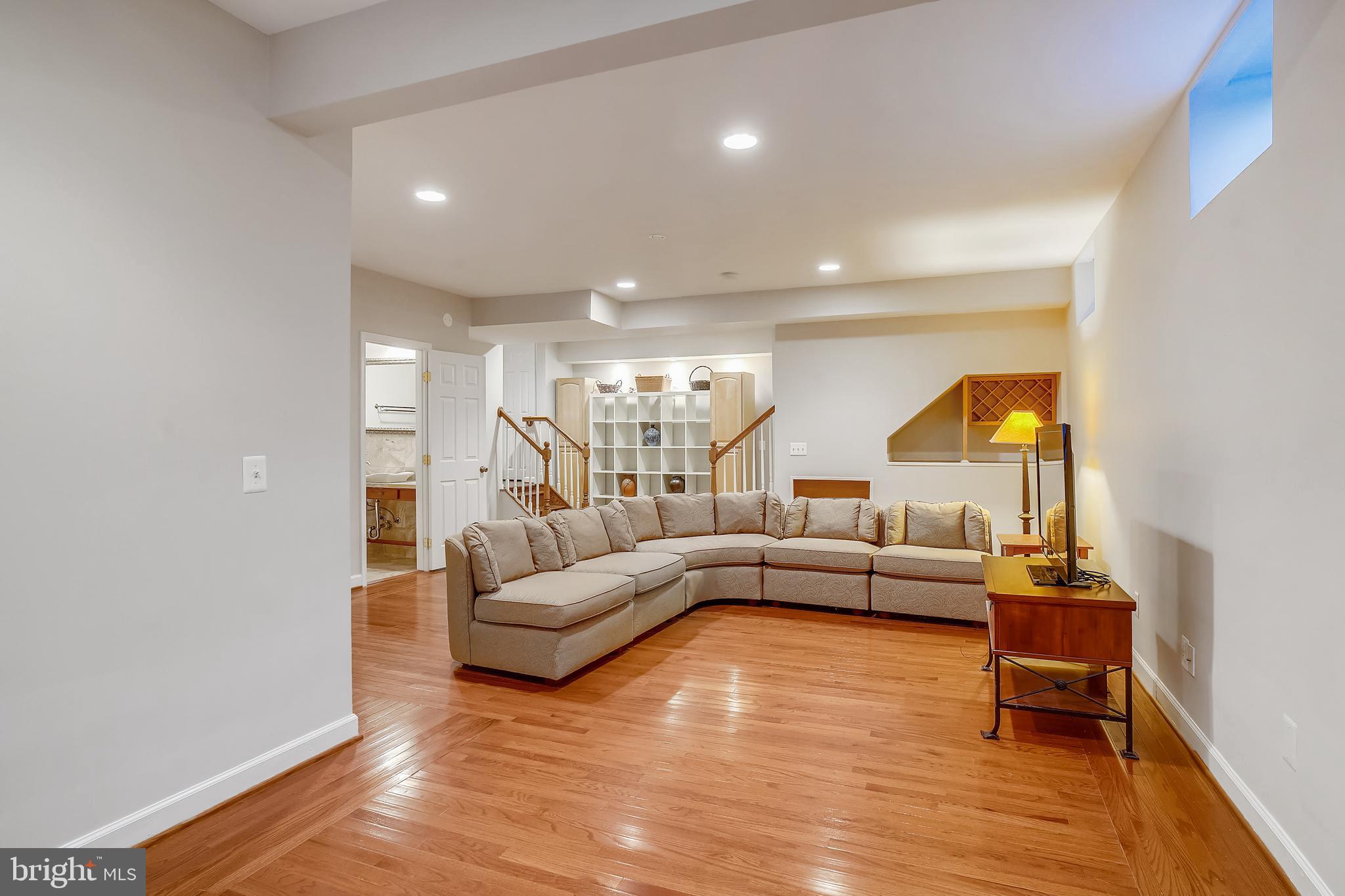 ROLLING KNOLLS - Residential