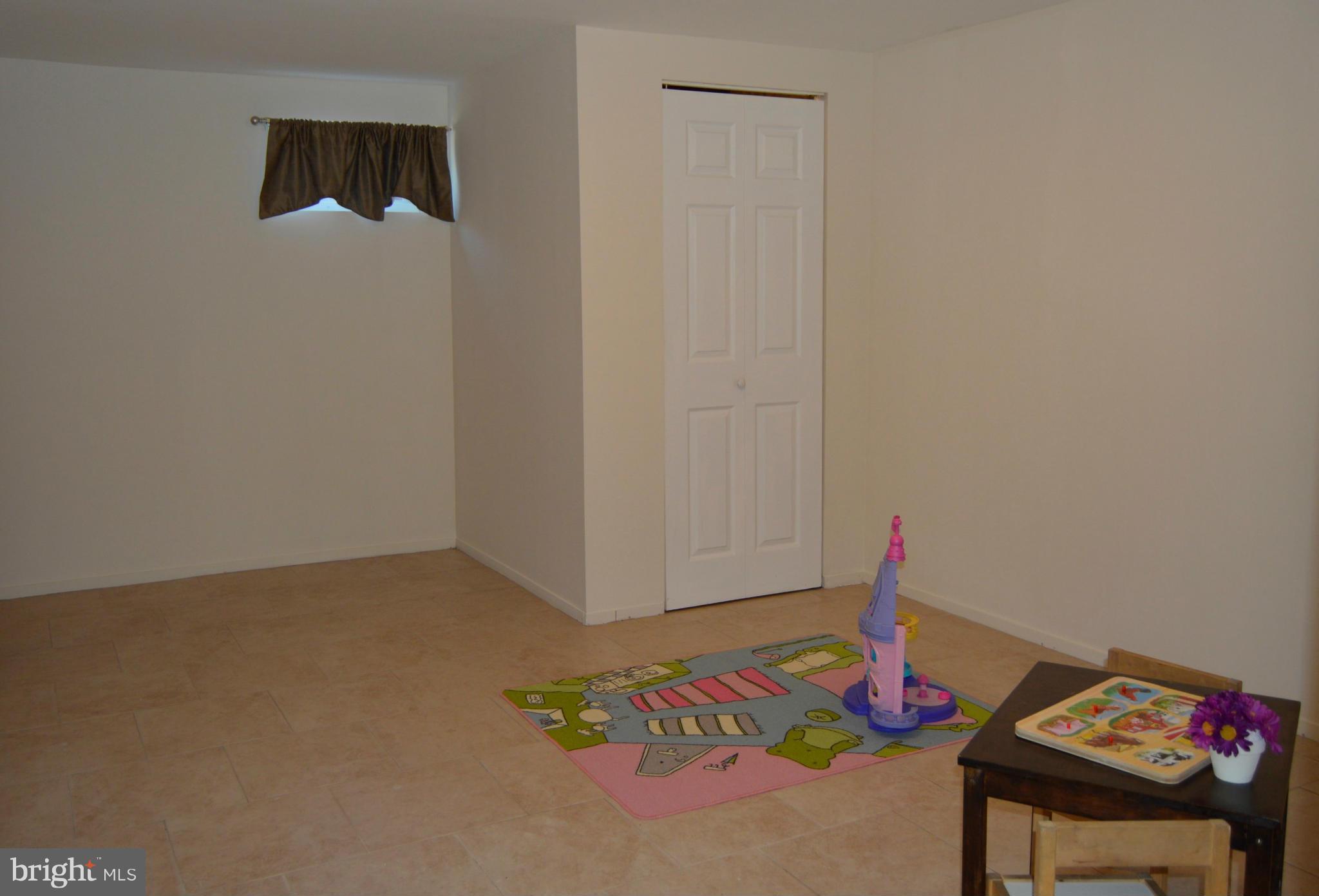 LAUREL GARDENS - Residential