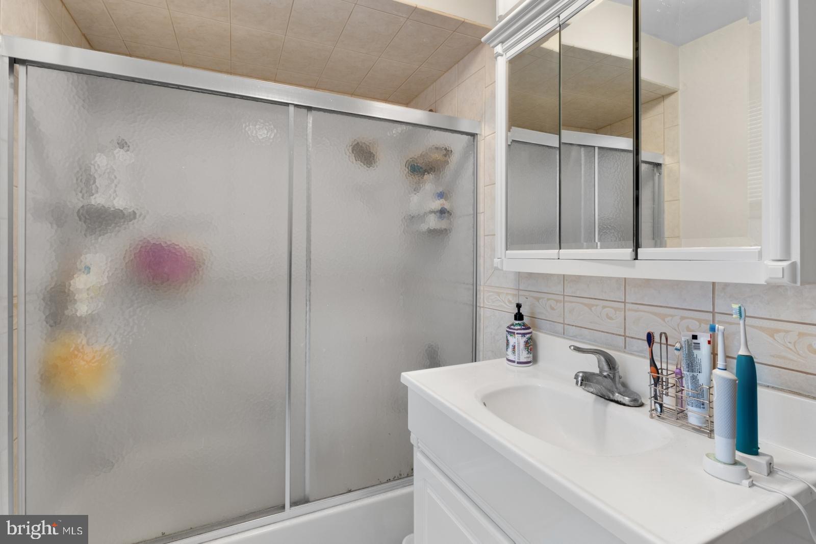 GRADUATE HOSPITAL - Residential Lease