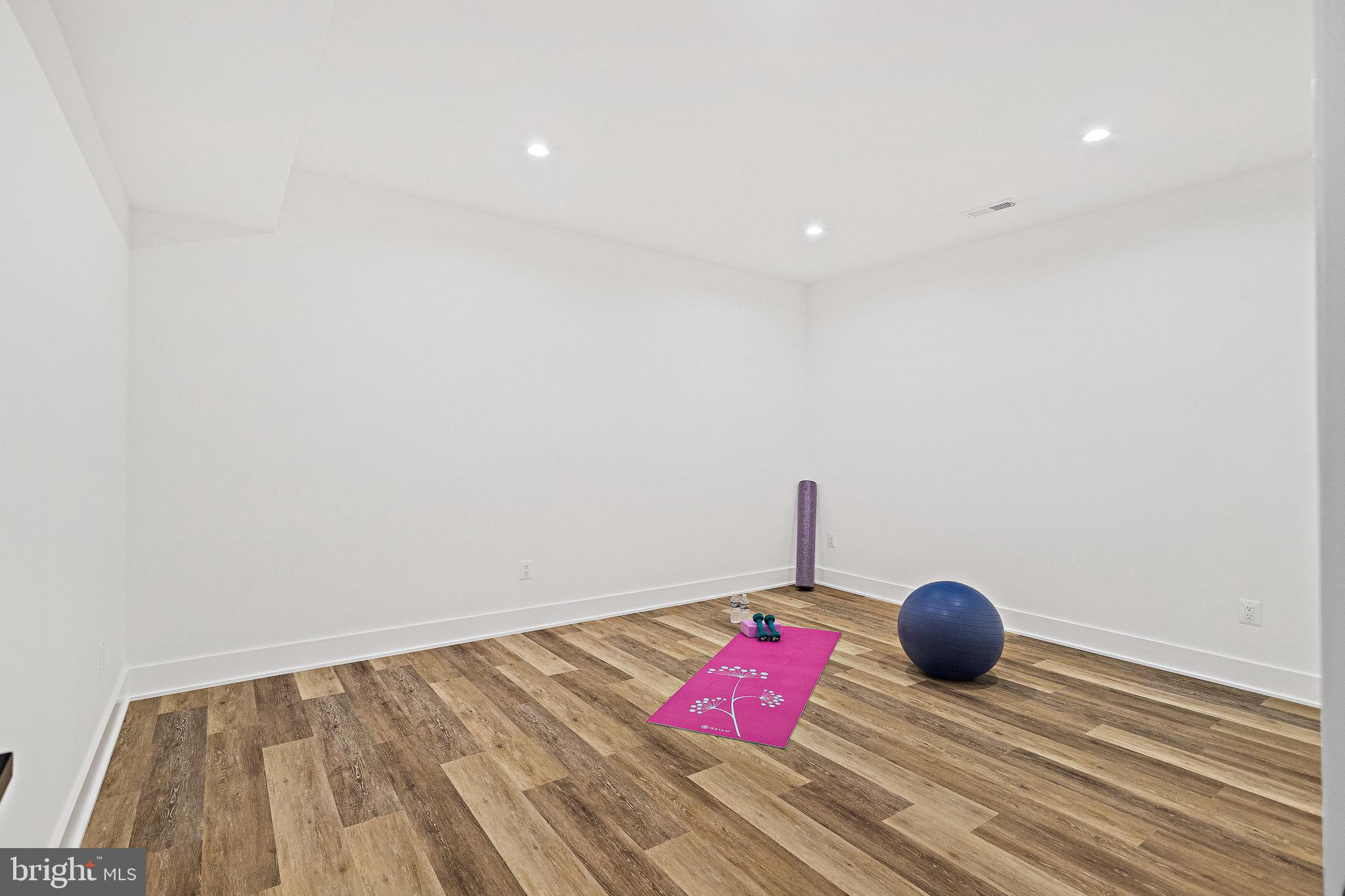 EL NIDO ESTATES - Residential