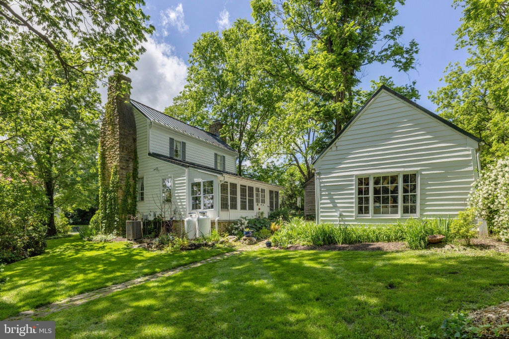 Photo of 635 Federal Street, PARIS, VA 20130 (MLS # VAFQ2024002)