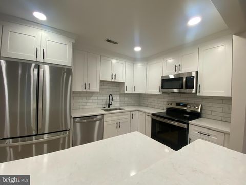 Townhouse For Sale - 1837 Meerbrook Ct., The Woods Ii Ct<br/> CHERRY HILL, NJ 08003