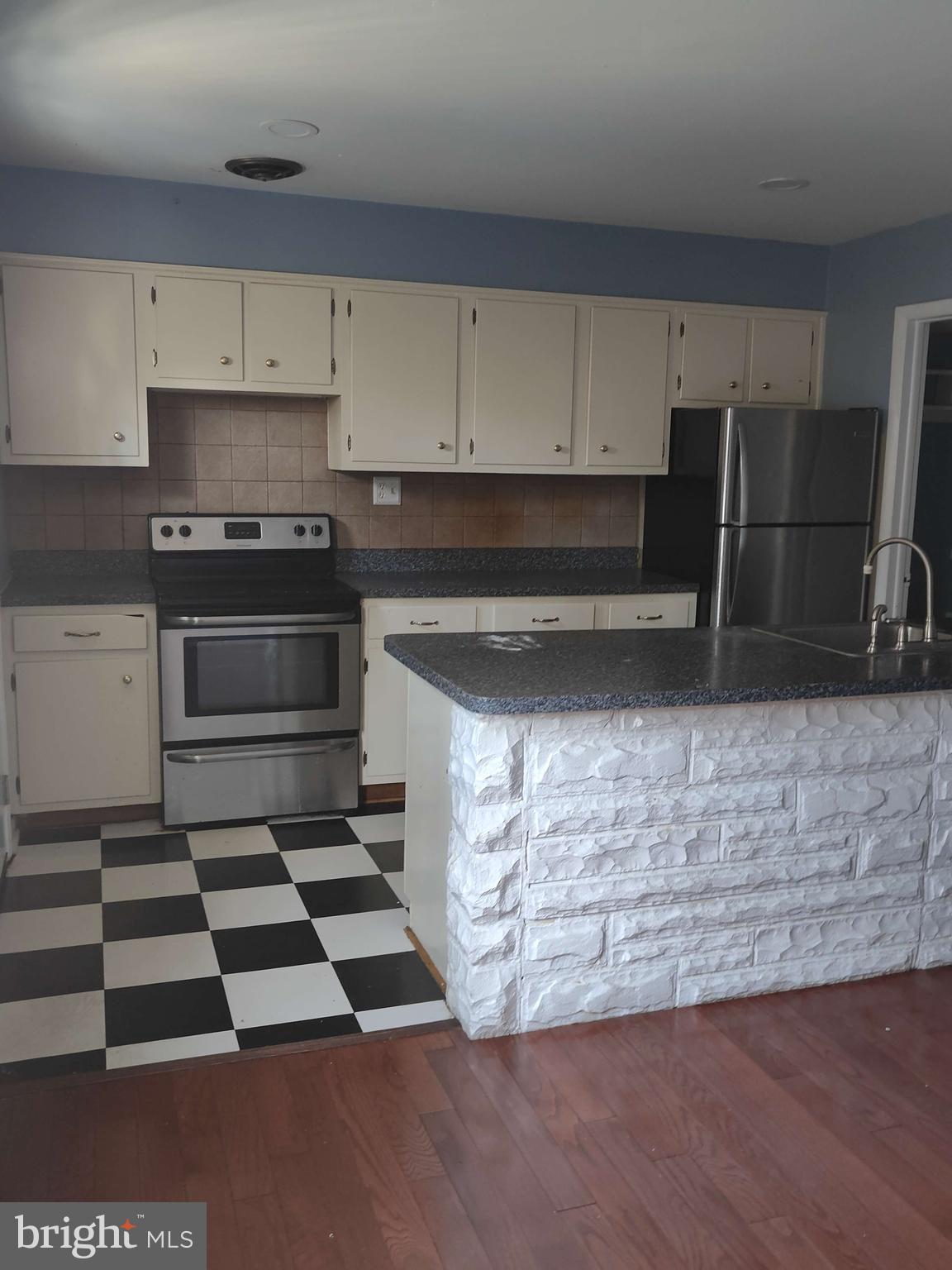 ANDREWS VILLAGE CONDOMIN - Residential