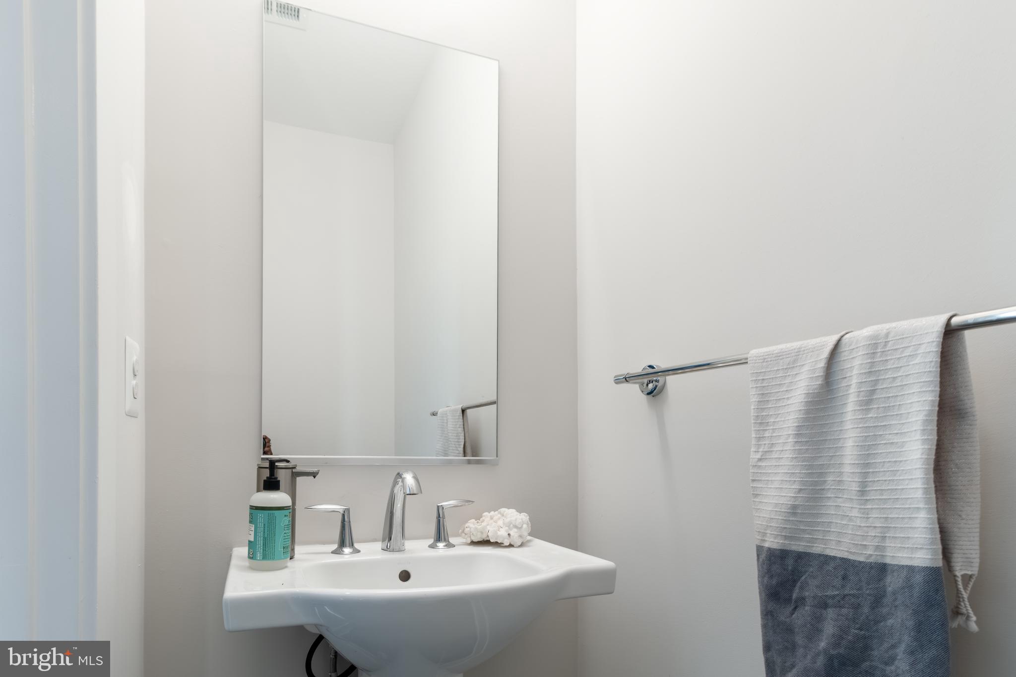 935 SYCAMORE DRIVE SE