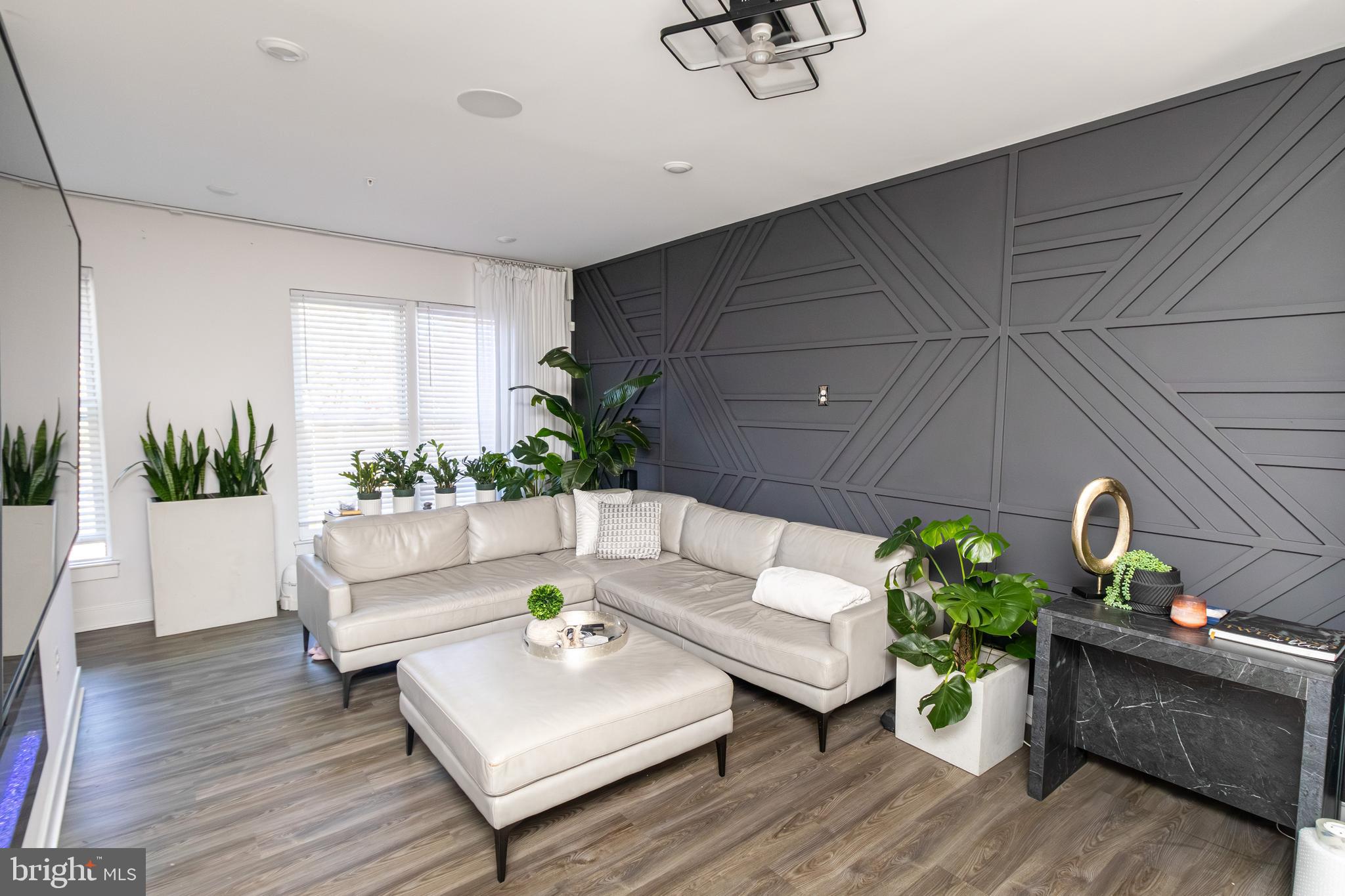 935 SYCAMORE DRIVE SE