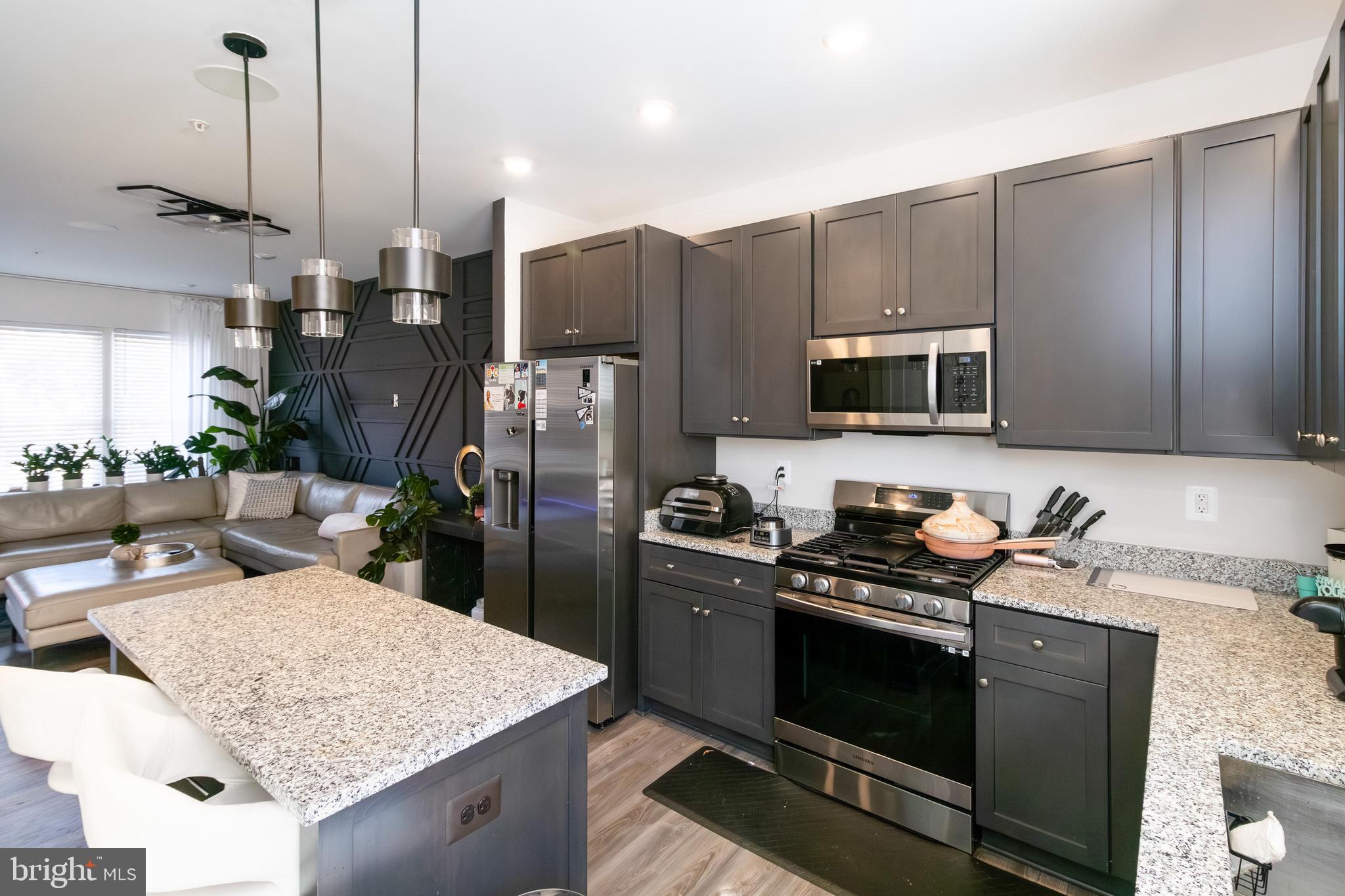 935 SYCAMORE DRIVE SE