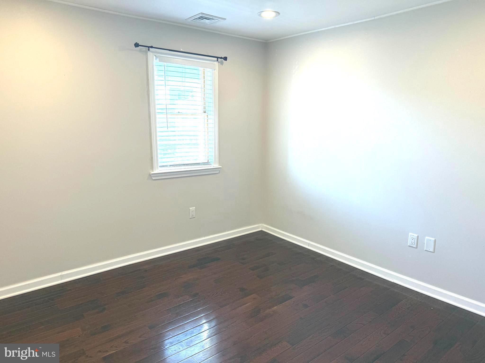 1512 W SHUNK STREET 2ND FLOOR