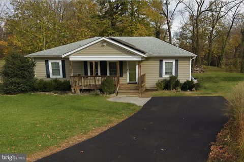 13 S HUGHES STREET HAMILTON VA 20158