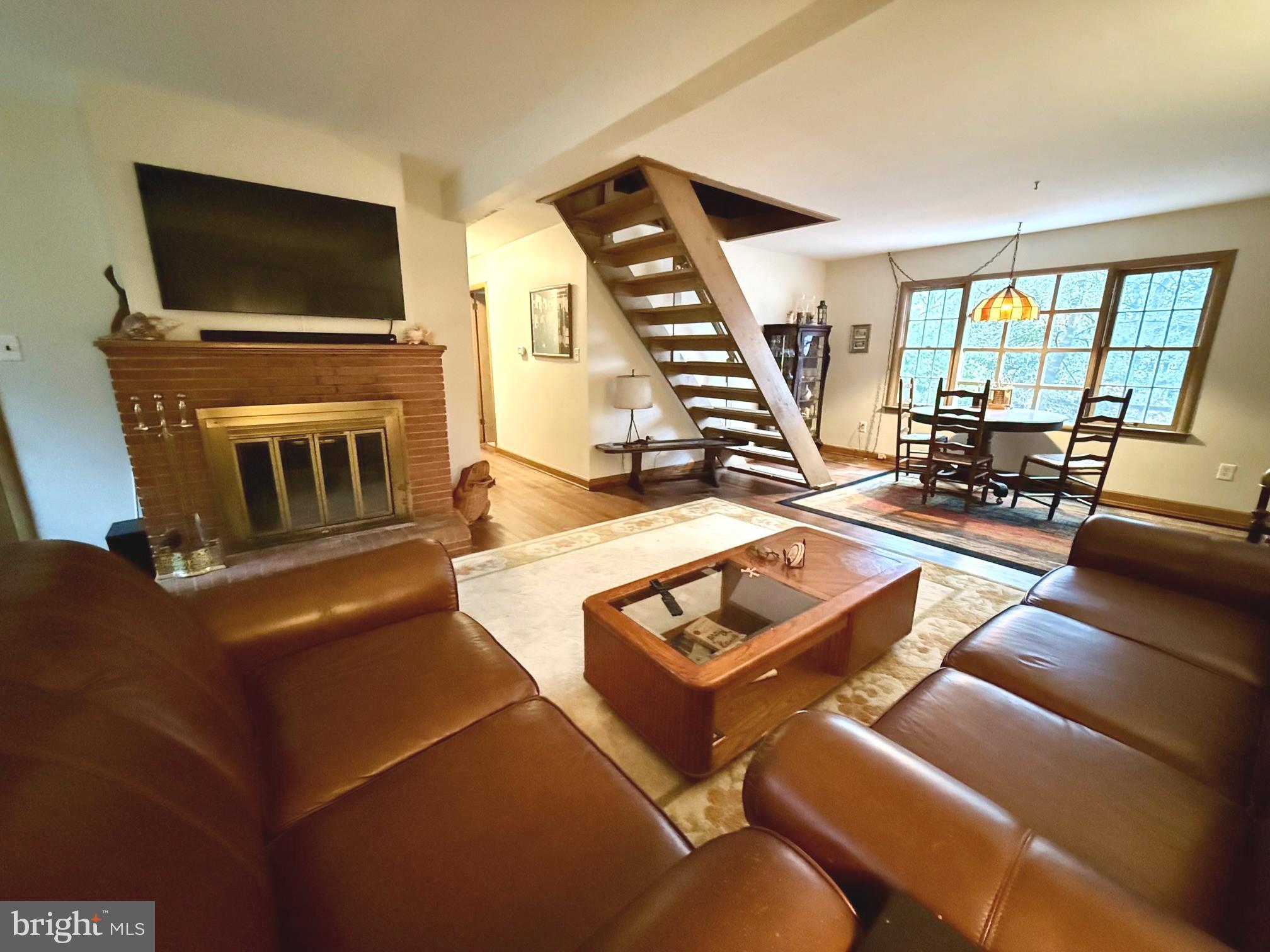 DUTCHMANS COVE - Residential