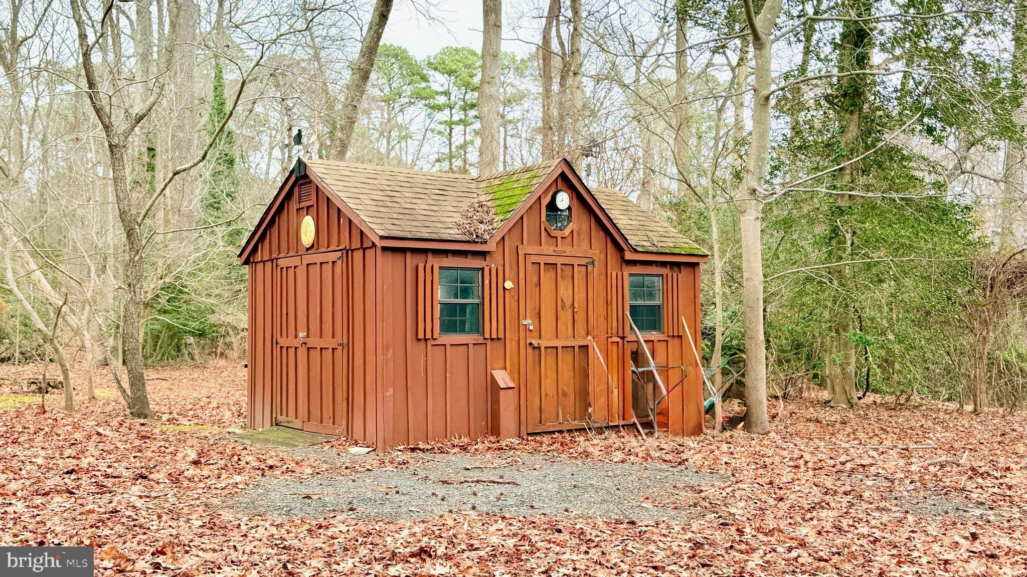 DUTCHMANS COVE - Residential