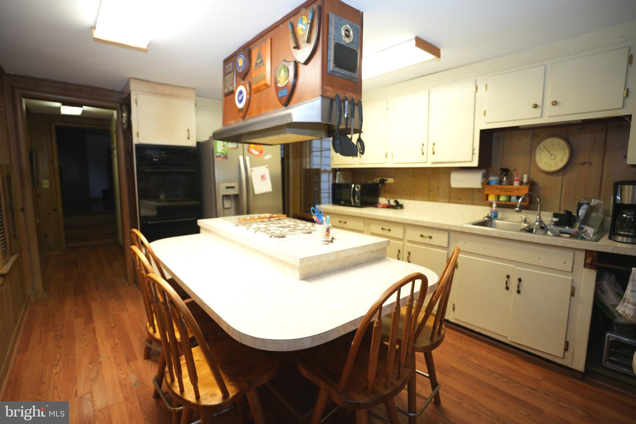 DUTCHMANS COVE - Residential